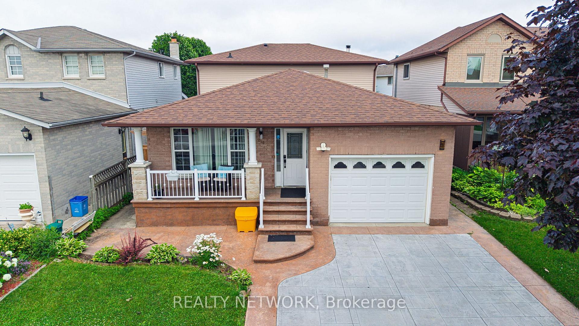 Photo 2 of 214 Merrilee Crescent, Hamilton, Crerar — HOMEH