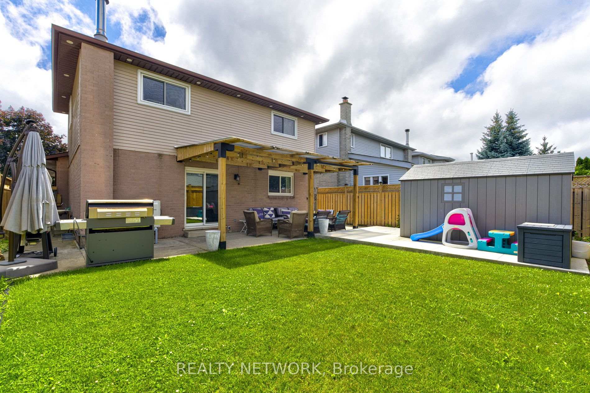 Photo 3 of 214 Merrilee Crescent, Hamilton, Crerar — HOMEH
