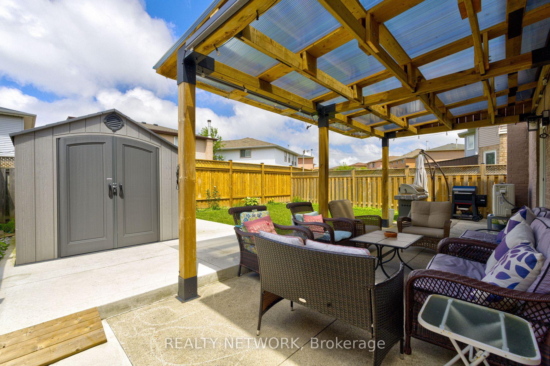 Photo 4 of 214 Merrilee Crescent, Hamilton, Crerar — HOMEH