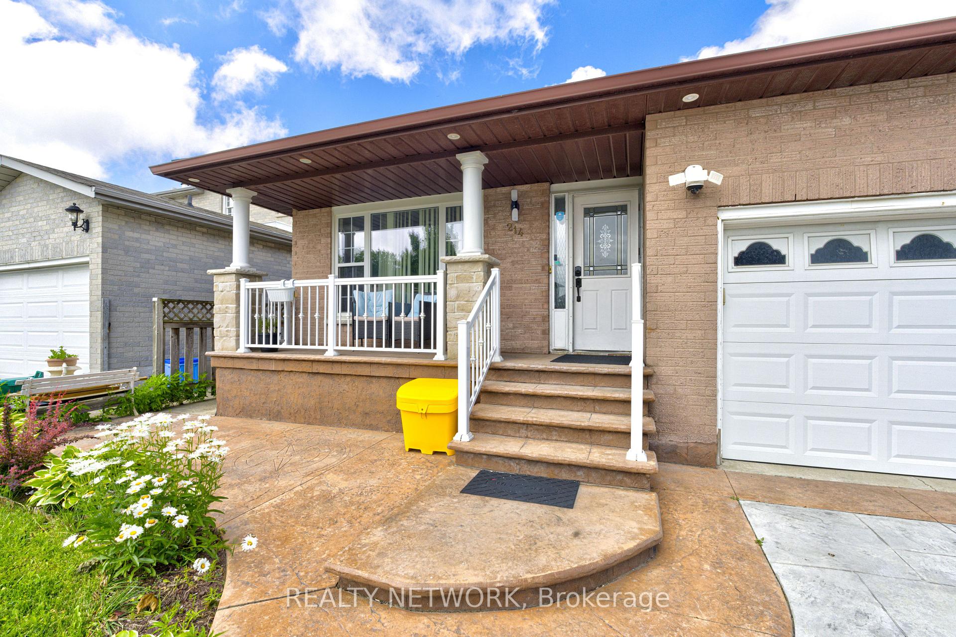 Photo 5 of 214 Merrilee Crescent, Hamilton, Crerar — HOMEH