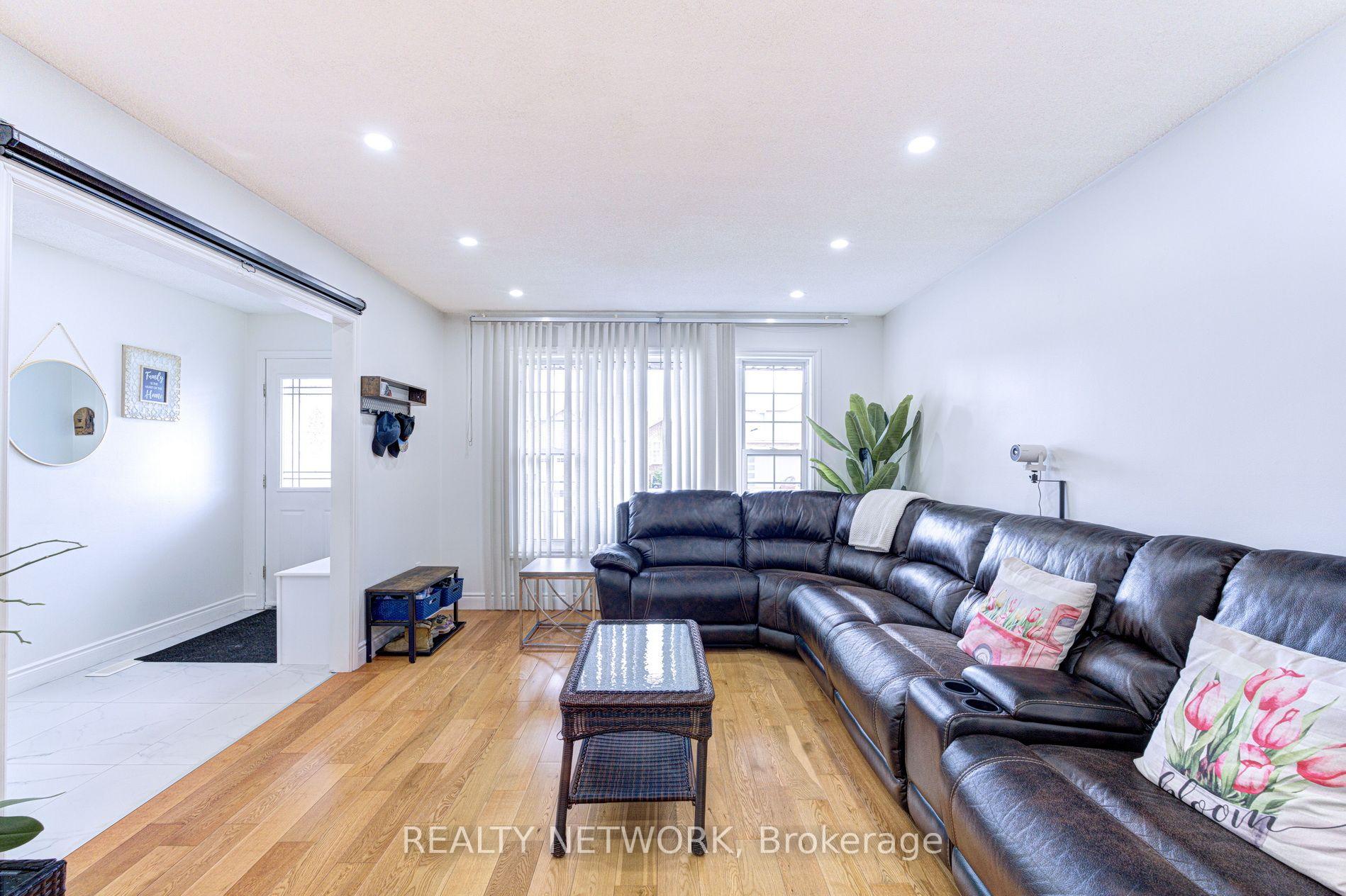 Photo 8 of 214 Merrilee Crescent, Hamilton, Crerar — HOMEH