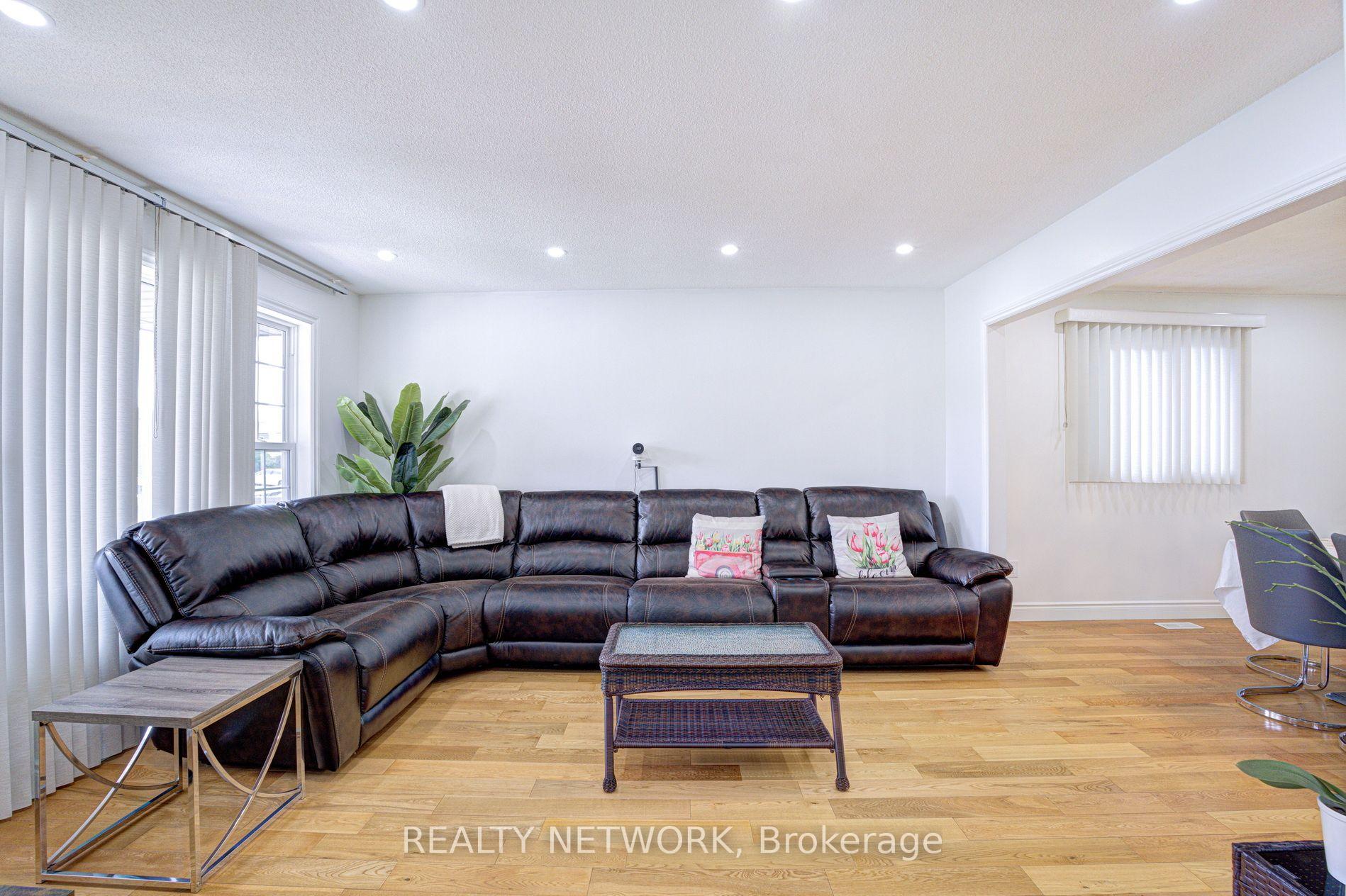 Photo 9 of 214 Merrilee Crescent, Hamilton, Crerar — HOMEH