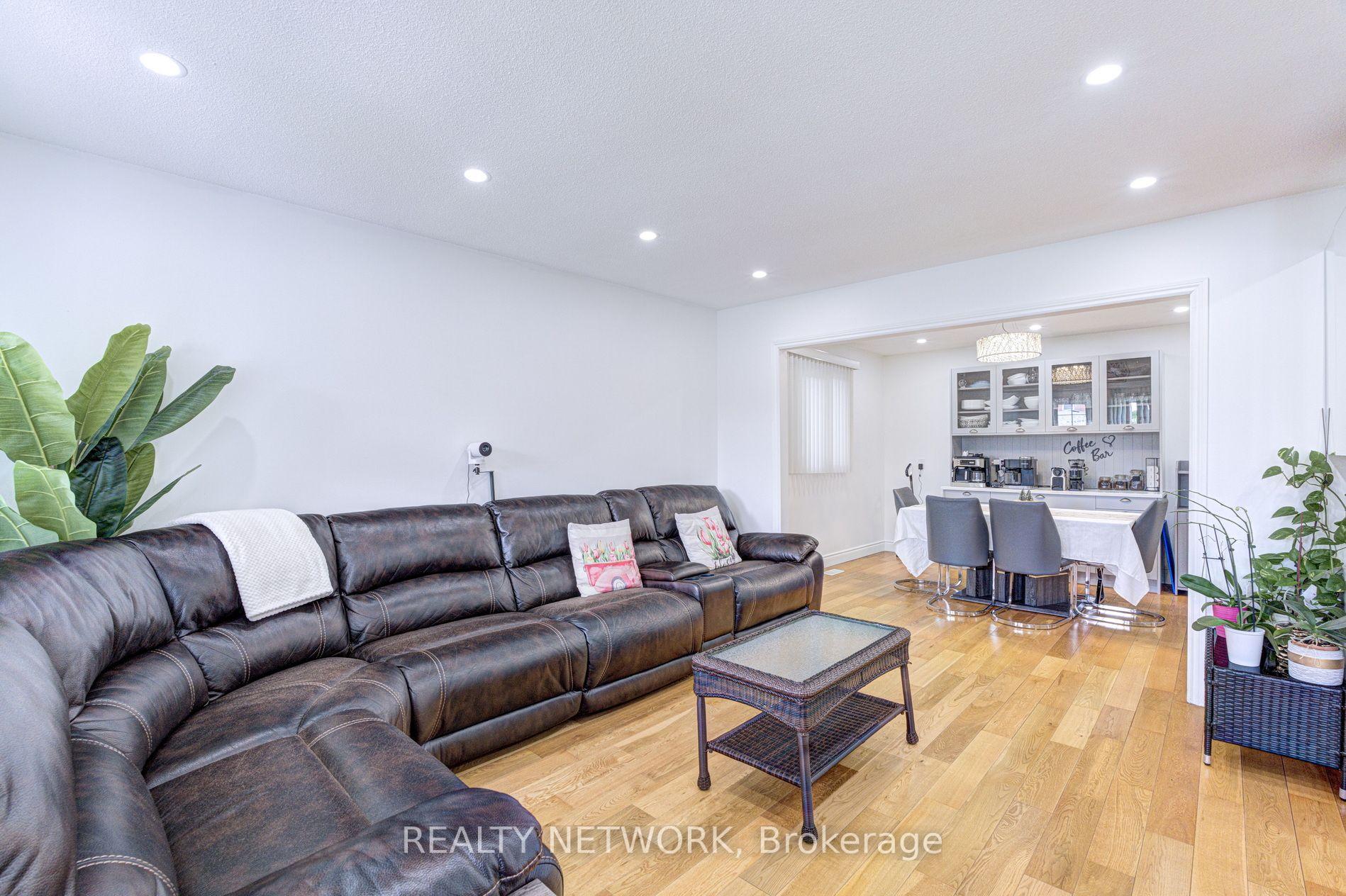 Photo 10 of 214 Merrilee Crescent, Hamilton, Crerar — HOMEH