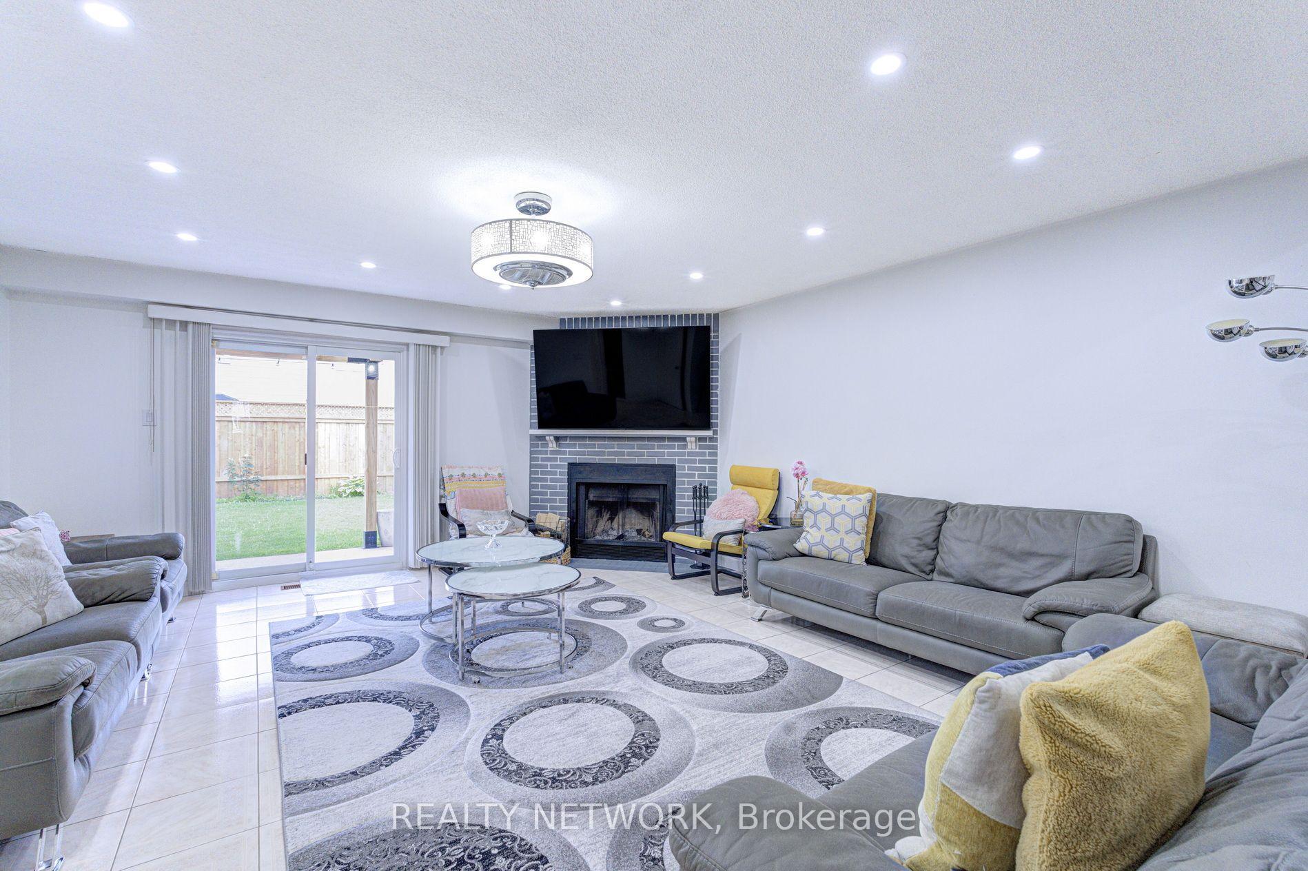 Photo 19 of 214 Merrilee Crescent, Hamilton, Crerar — HOMEH
