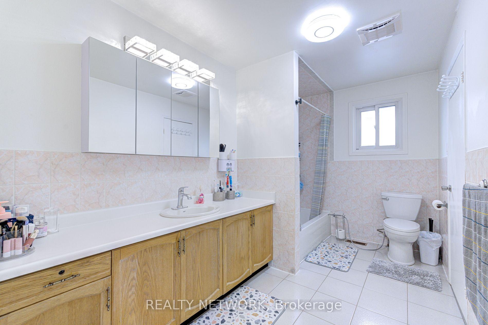 Photo 27 of 214 Merrilee Crescent, Hamilton, Crerar — HOMEH