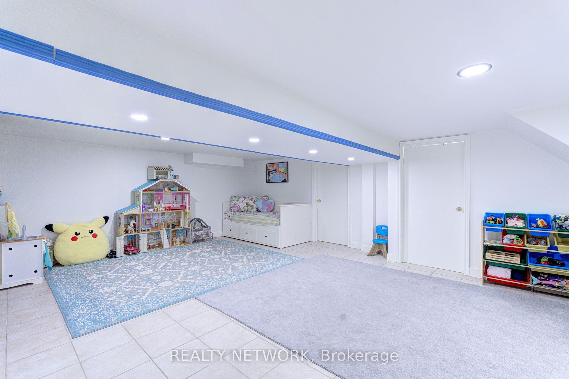 Photo 34 of 214 Merrilee Crescent, Hamilton, Crerar — HOMEH