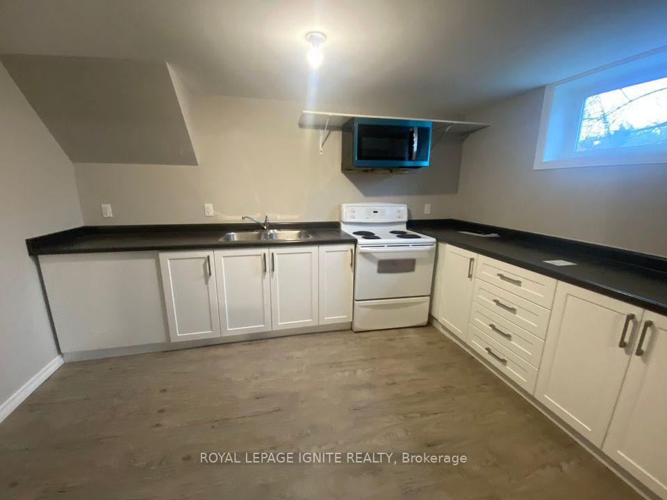 Photo 3 of 65 Hickling Trail, Barrie, Grove East — HOMEH