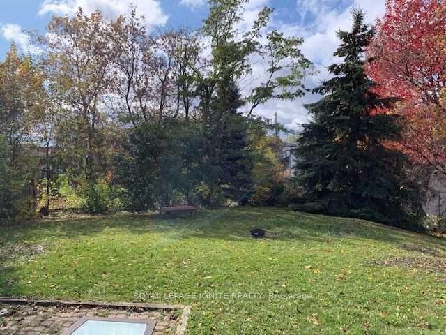 Photo 8 of 65 Hickling Trail, Barrie, Grove East — HOMEH