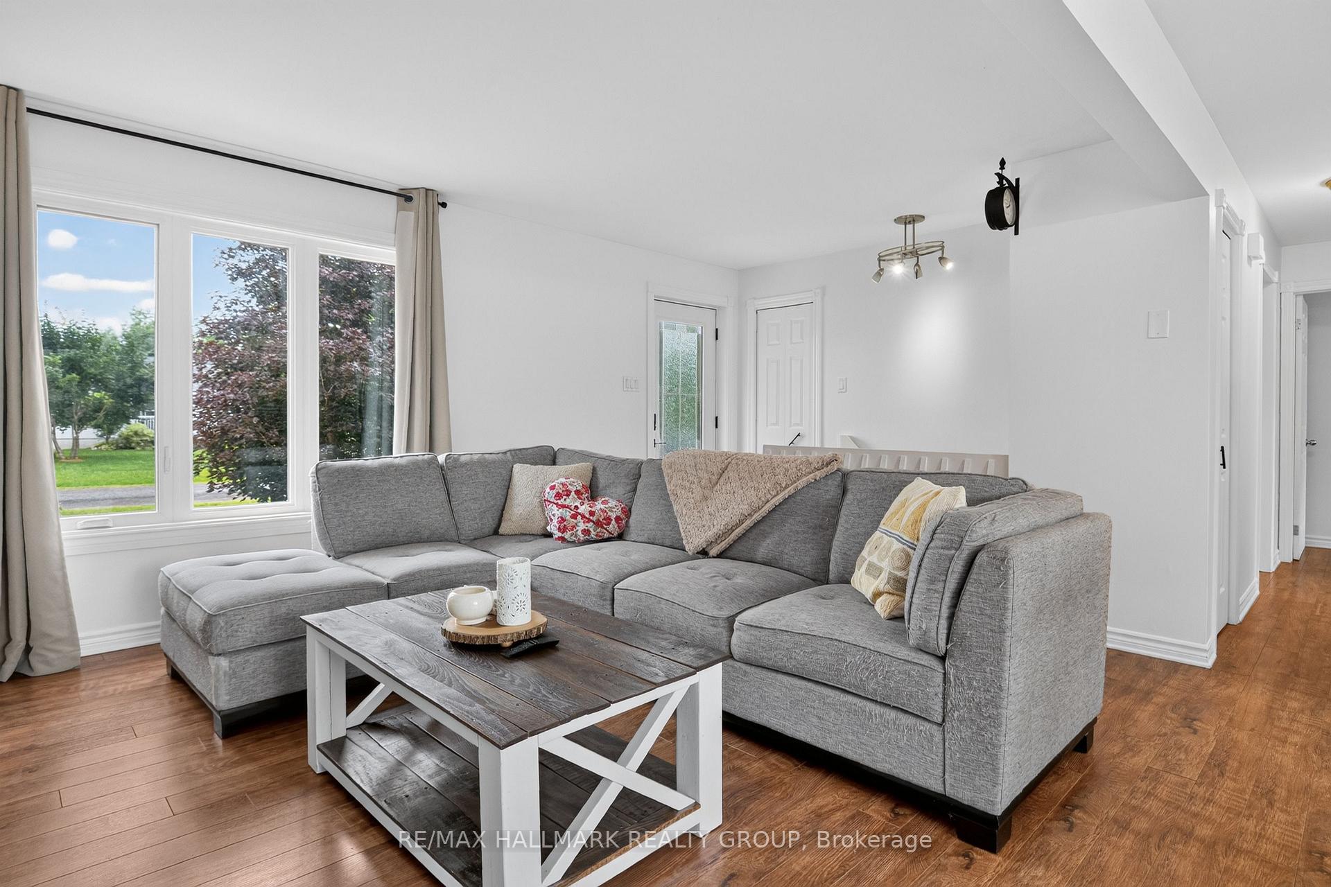 Photo 9 of Unit 26, 26 Monarch Crescent, Russell, Russell Twp — HOMEH