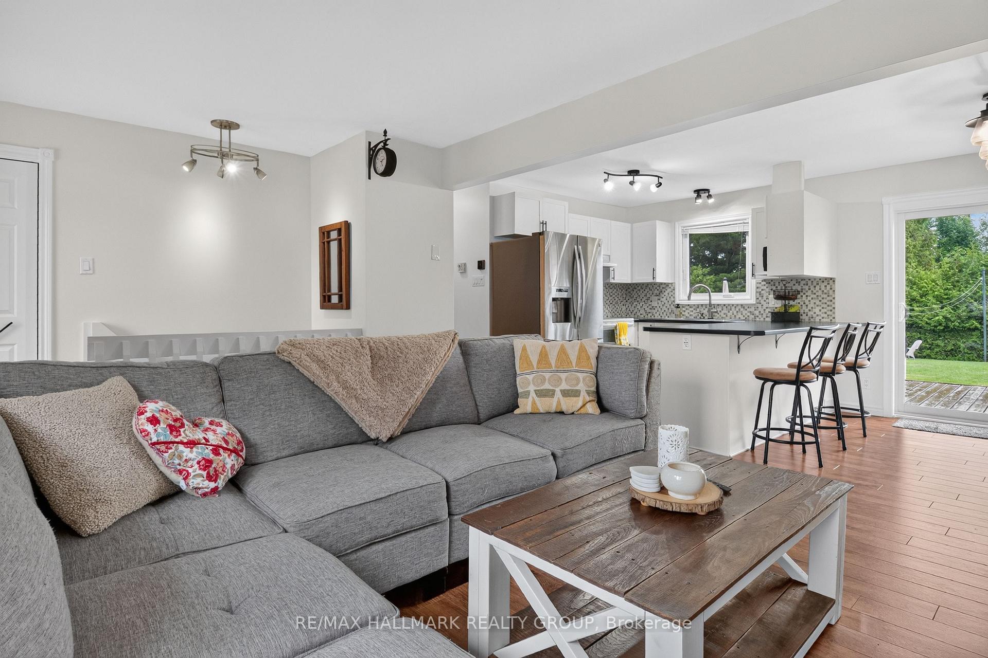 Photo 10 of Unit 26, 26 Monarch Crescent, Russell, Russell Twp — HOMEH