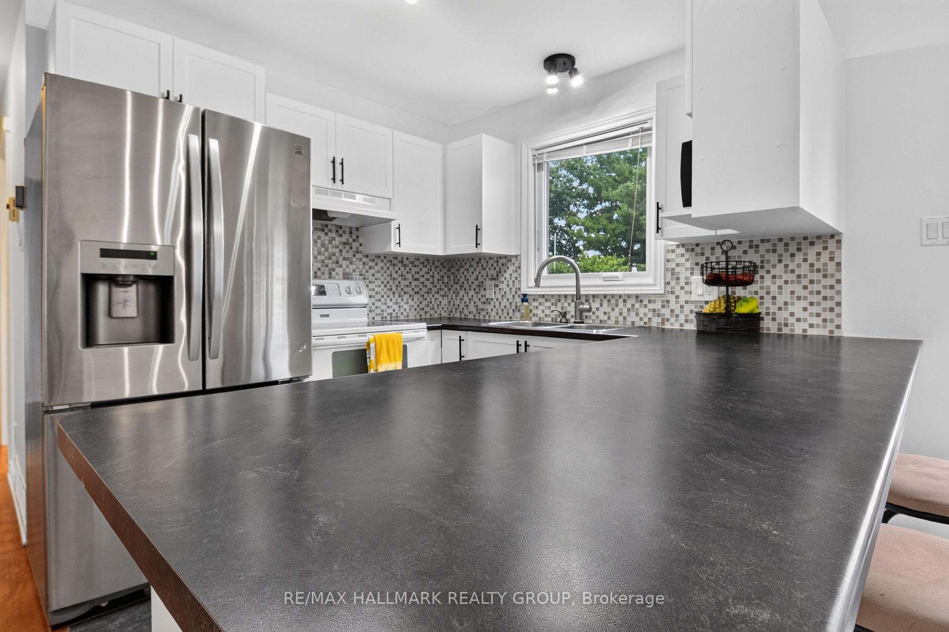 Photo 13 of Unit 26, 26 Monarch Crescent, Russell, Russell Twp — HOMEH