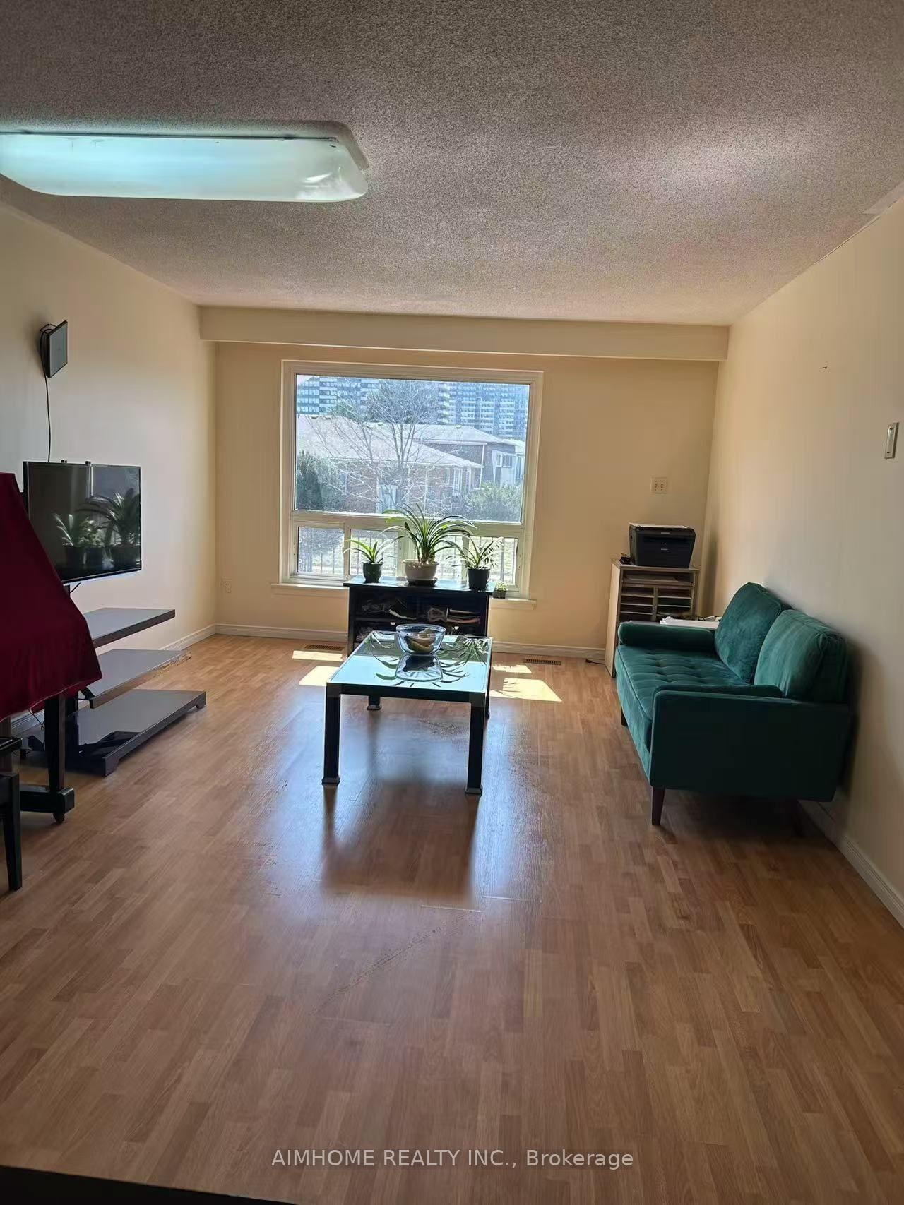 Photo 2 of Unit Upper, 17 Heatherside Drive, Scarborough, L'Amoreaux — HOMEH