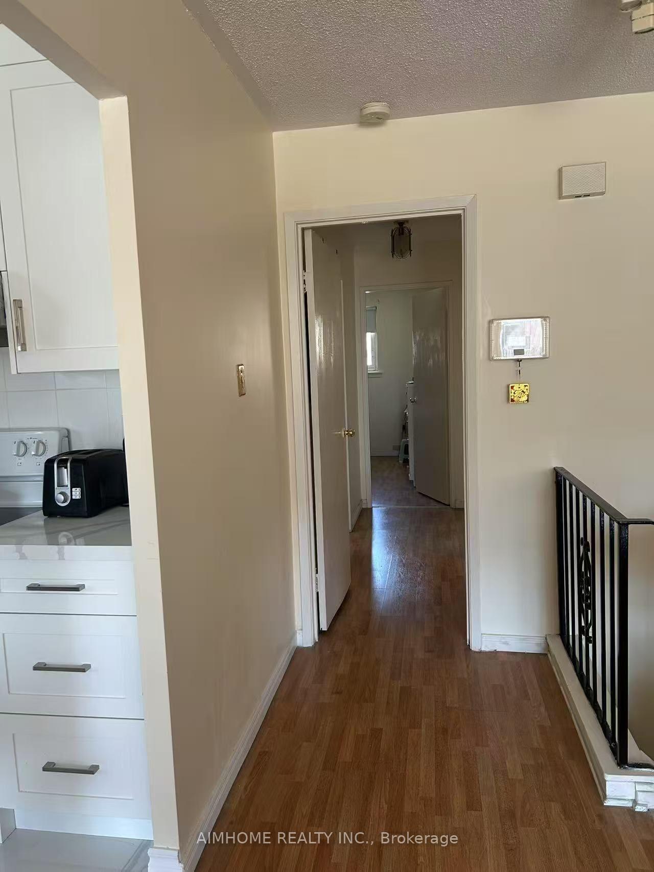 Photo 5 of Unit Upper, 17 Heatherside Drive, Scarborough, L'Amoreaux — HOMEH