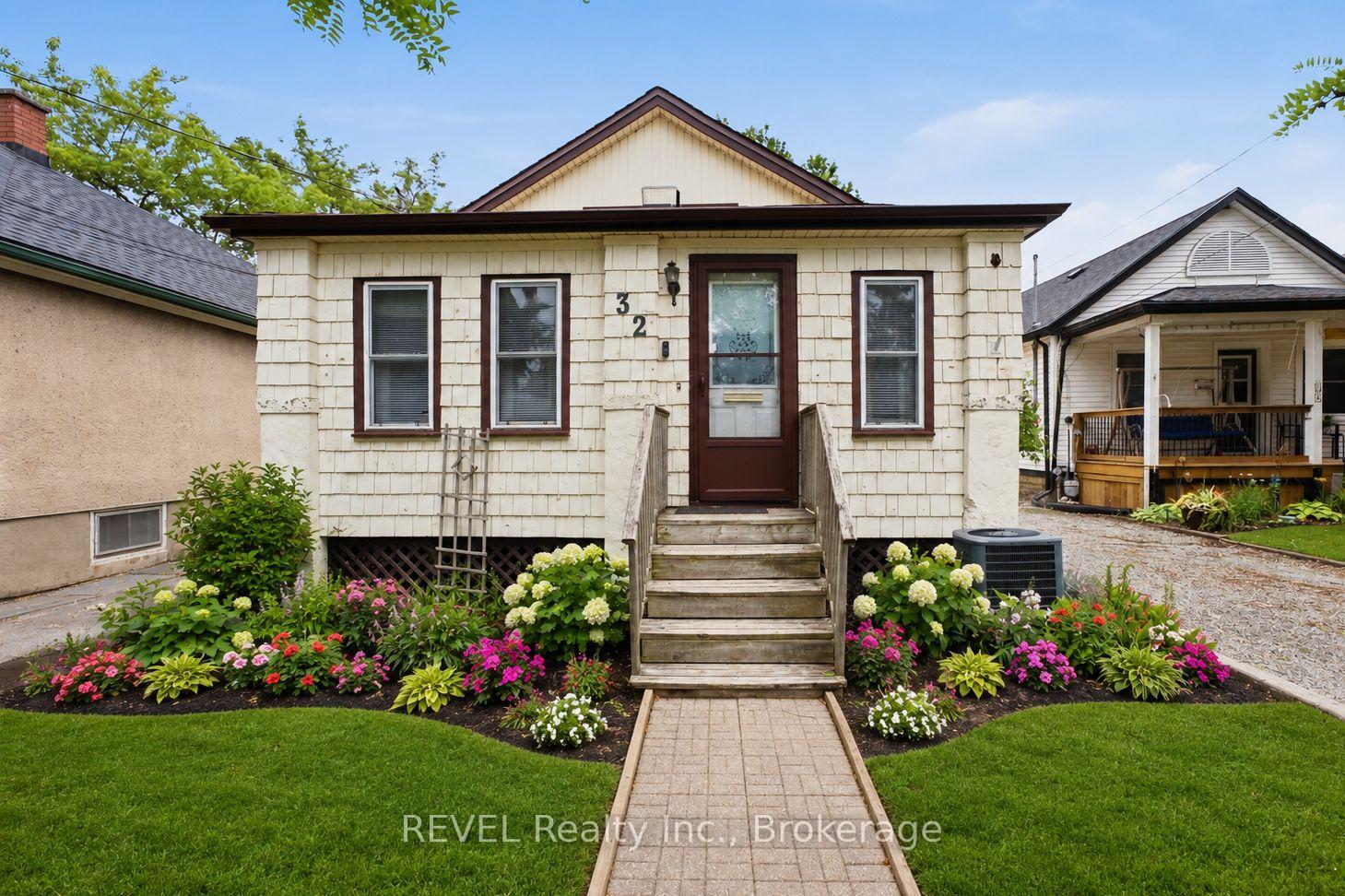 Photo 1 of 32 St Peter Street, St. Catharines, Burleigh Hill — HOMEH