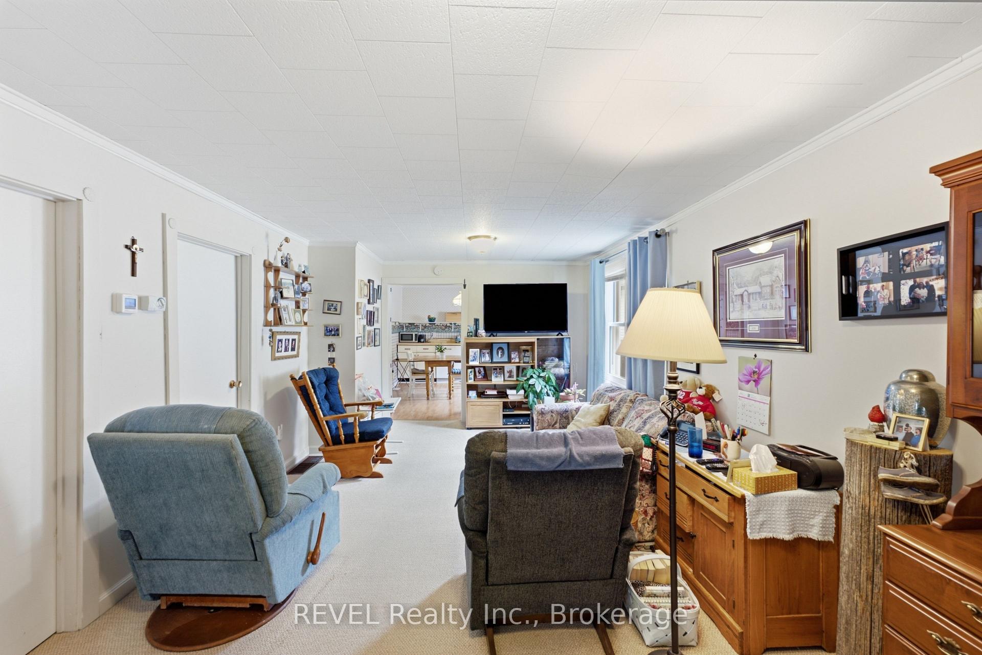 Photo 8 of 32 St Peter Street, St. Catharines, Burleigh Hill — HOMEH