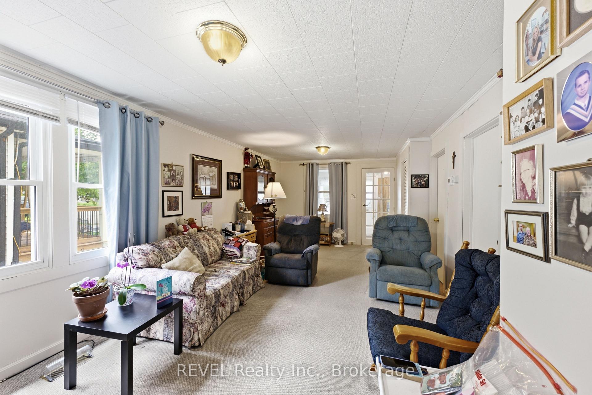 Photo 10 of 32 St Peter Street, St. Catharines, Burleigh Hill — HOMEH
