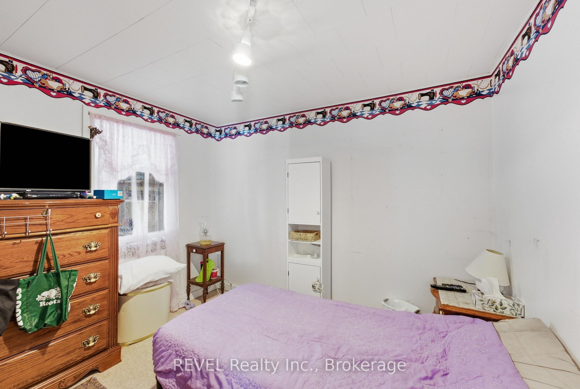 Photo 11 of 32 St Peter Street, St. Catharines, Burleigh Hill — HOMEH