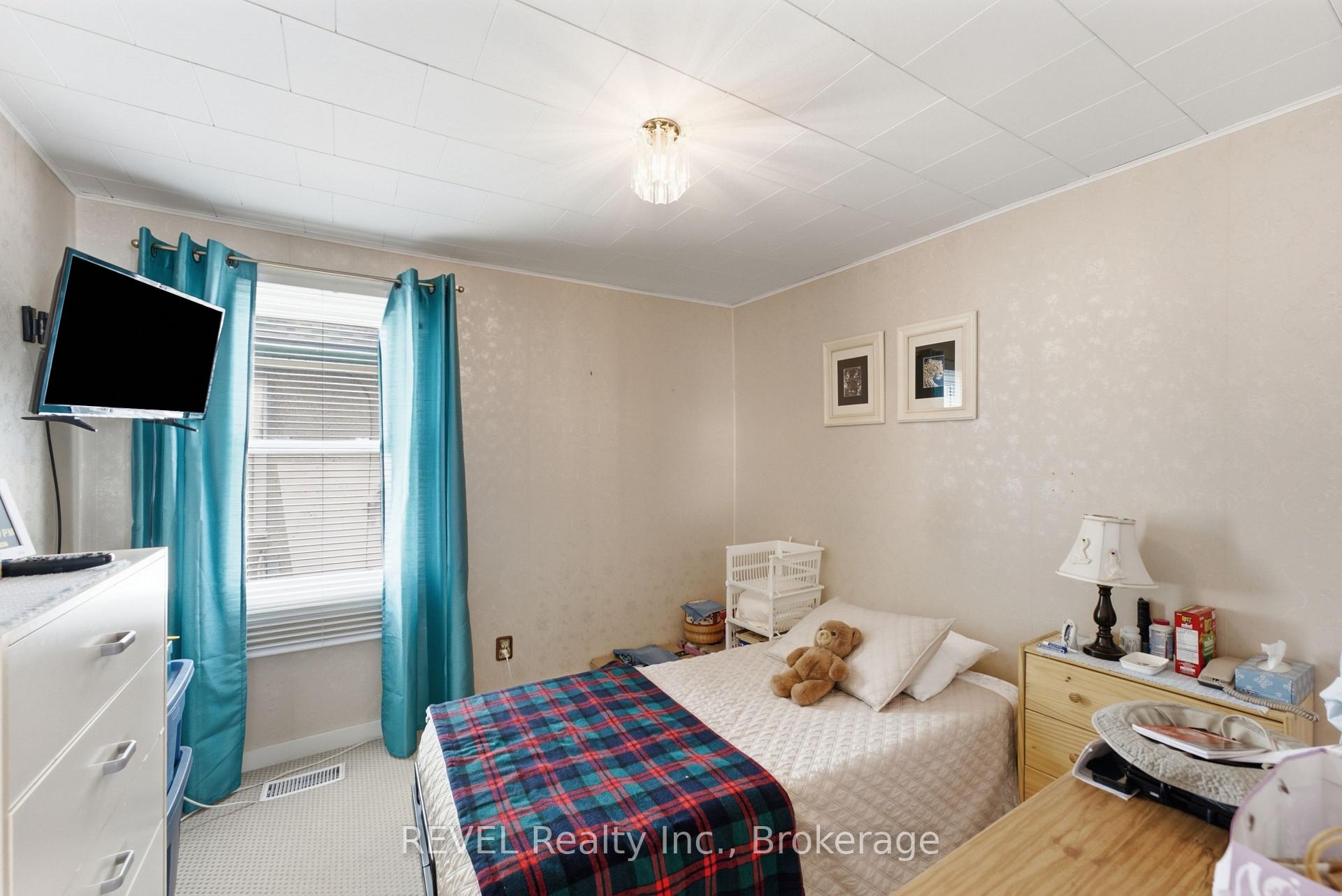Photo 12 of 32 St Peter Street, St. Catharines, Burleigh Hill — HOMEH