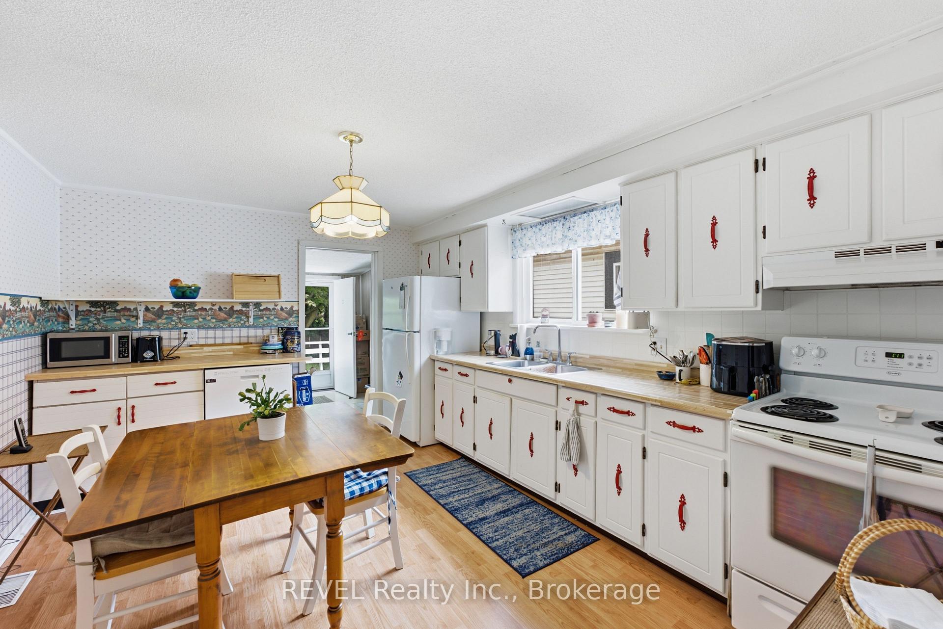 Photo 16 of 32 St Peter Street, St. Catharines, Burleigh Hill — HOMEH
