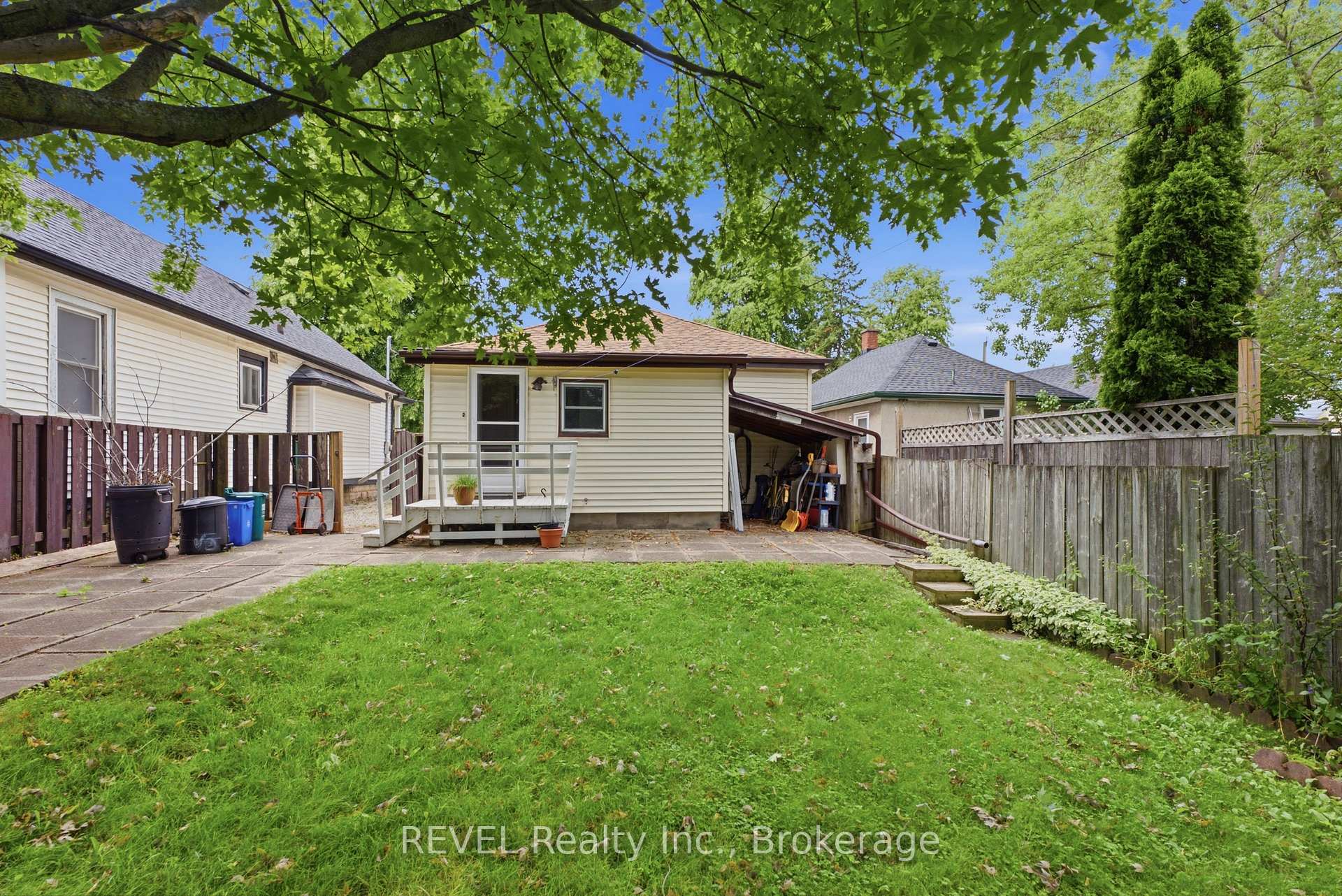 Photo 24 of 32 St Peter Street, St. Catharines, Burleigh Hill — HOMEH