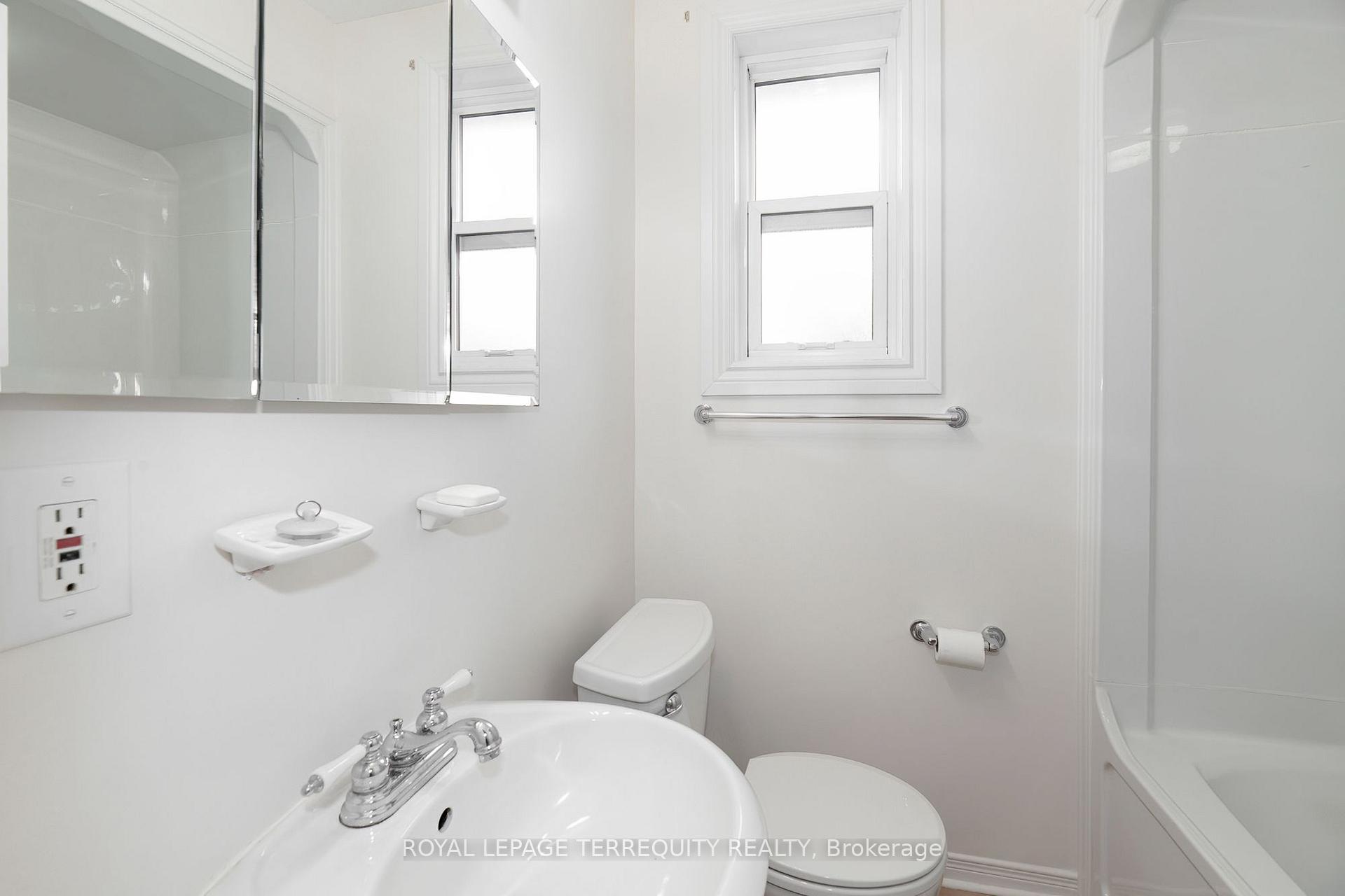 Photo 12 of 87 Emperor (Upper) Street, Ajax, South East — HOMEH