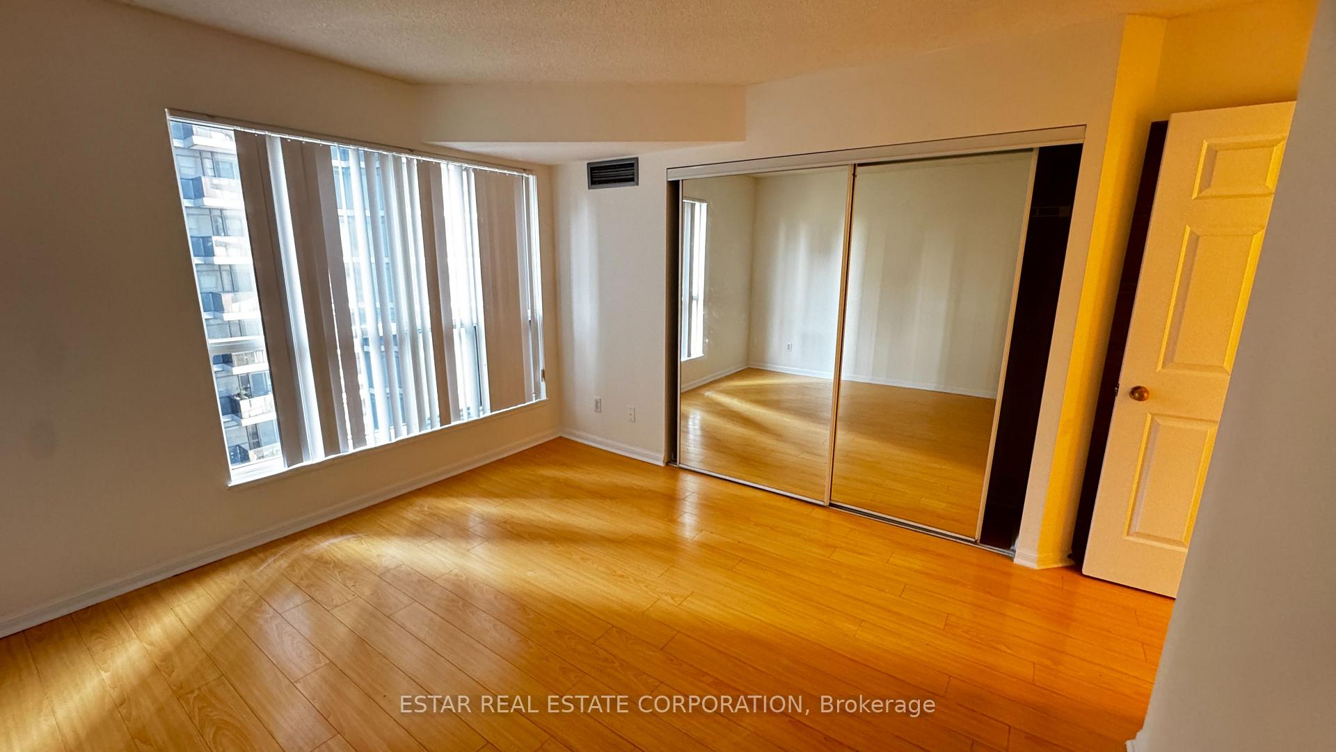 Photo 6 of Unit 1101, 7 Carlton Street, Toronto, Church-Yonge Corridor — HOMEH