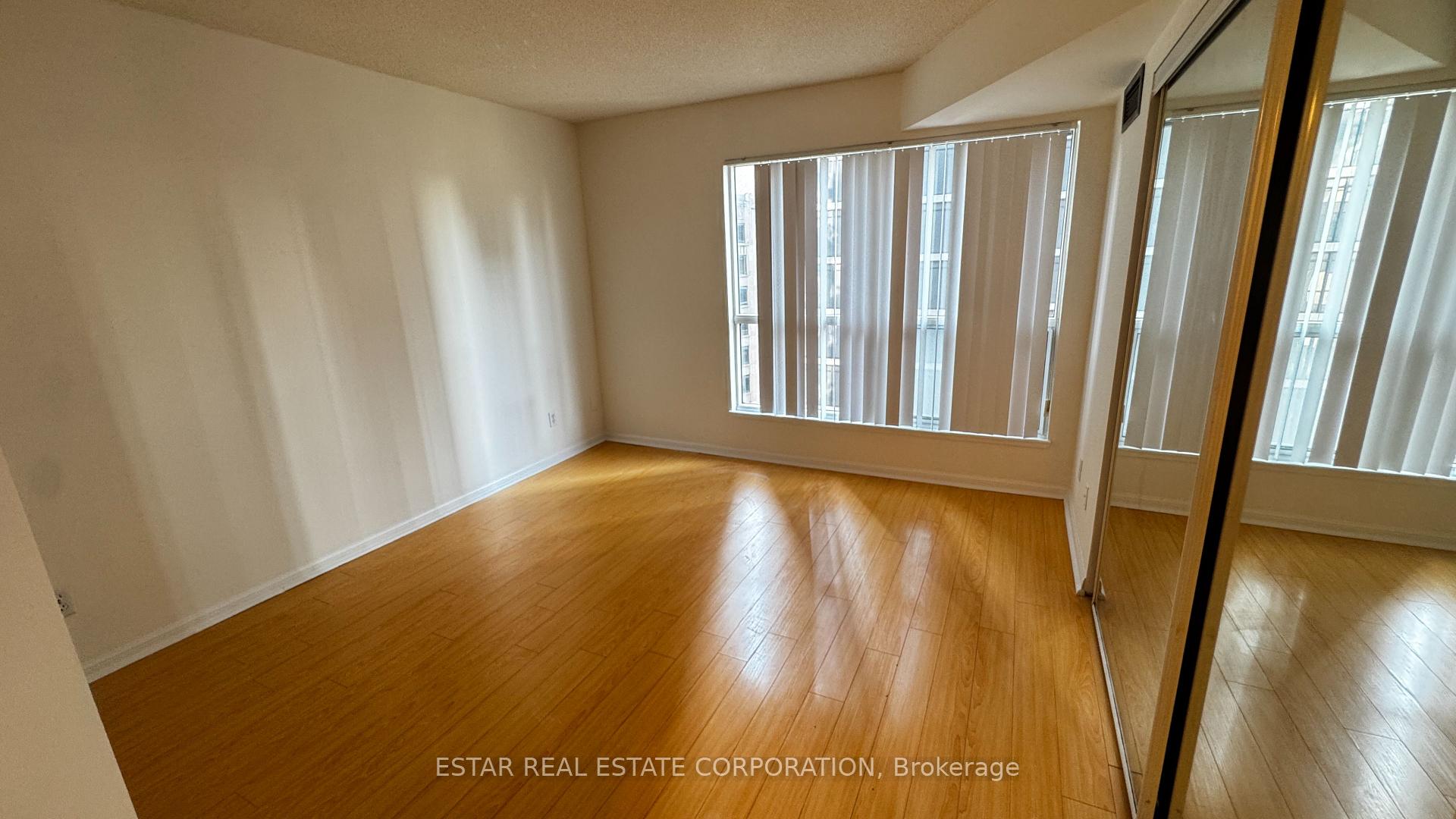 Photo 5 of Unit 1101, 7 Carlton Street, Toronto, Church-Yonge Corridor — HOMEH