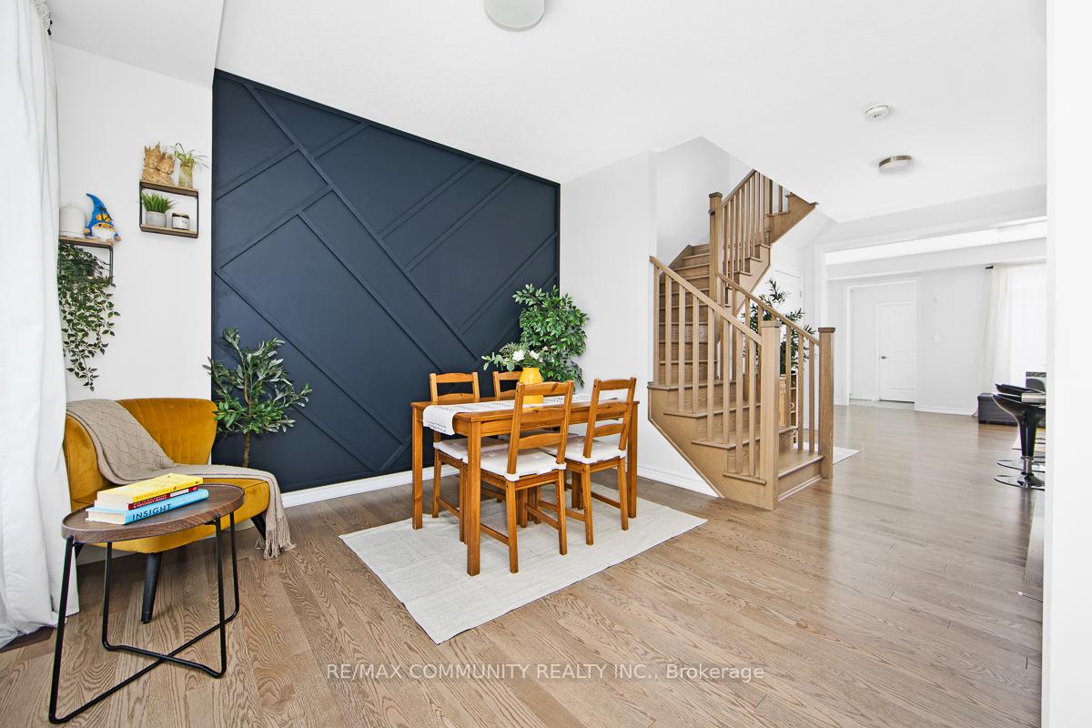 Photo 4 of 10243 Huntington Road, Vaughan, Kleinburg — HOMEH