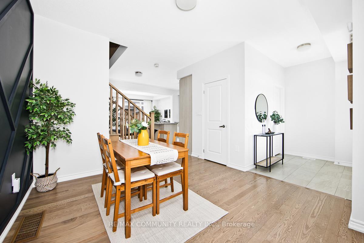 Photo 5 of 10243 Huntington Road, Vaughan, Kleinburg — HOMEH