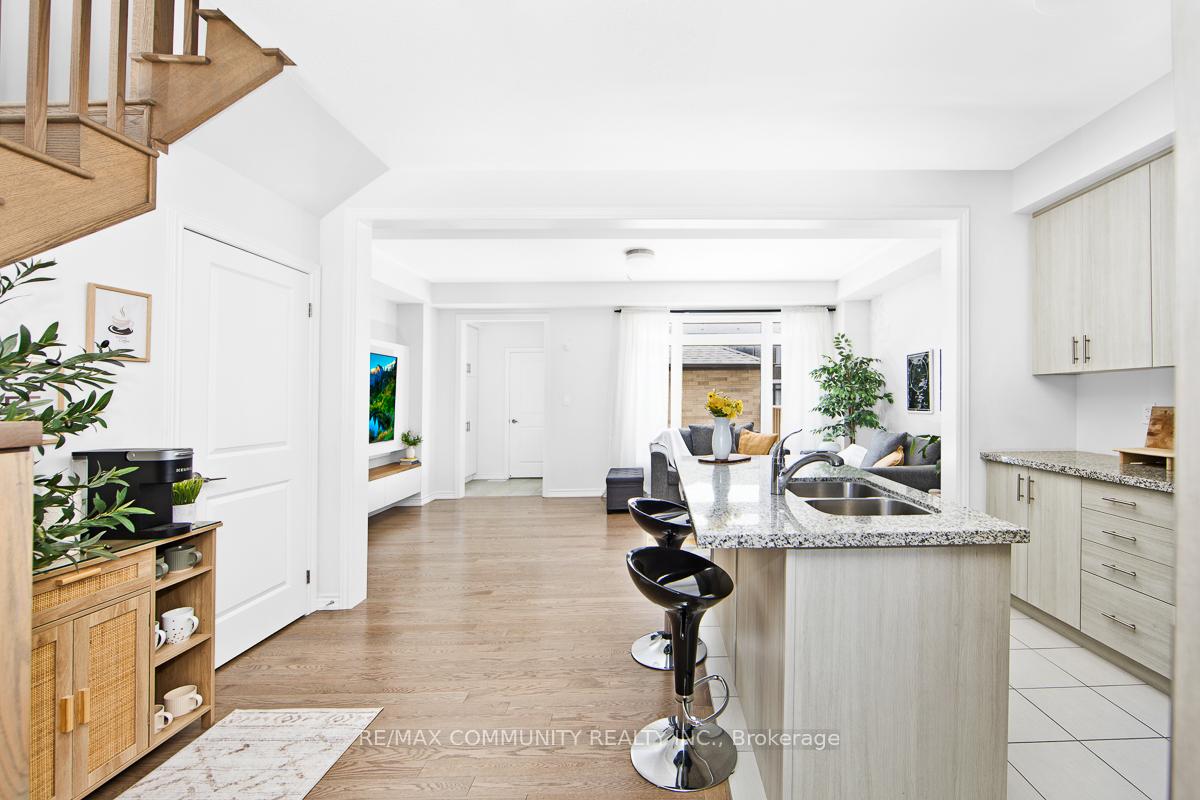 Photo 7 of 10243 Huntington Road, Vaughan, Kleinburg — HOMEH