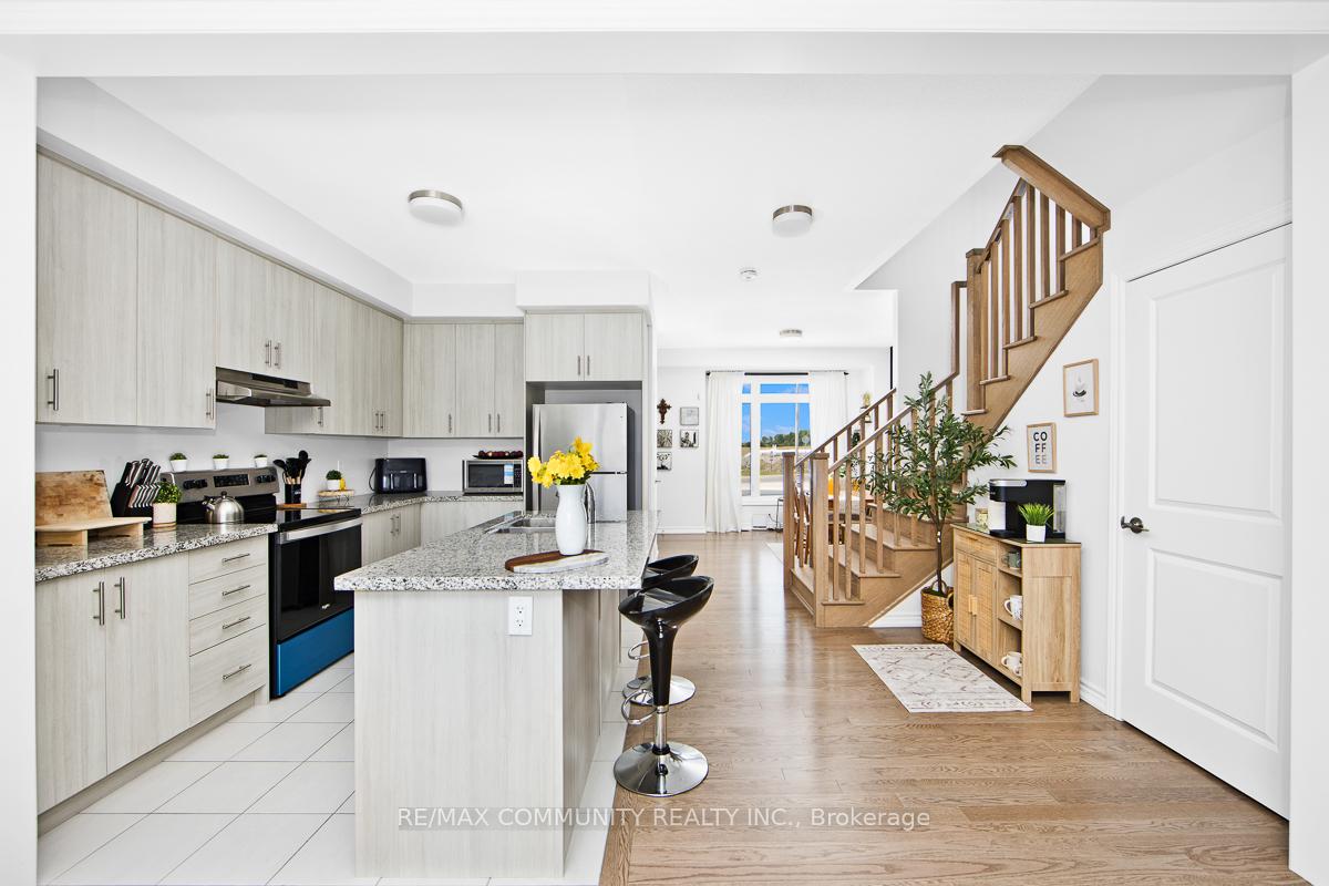 Photo 8 of 10243 Huntington Road, Vaughan, Kleinburg — HOMEH