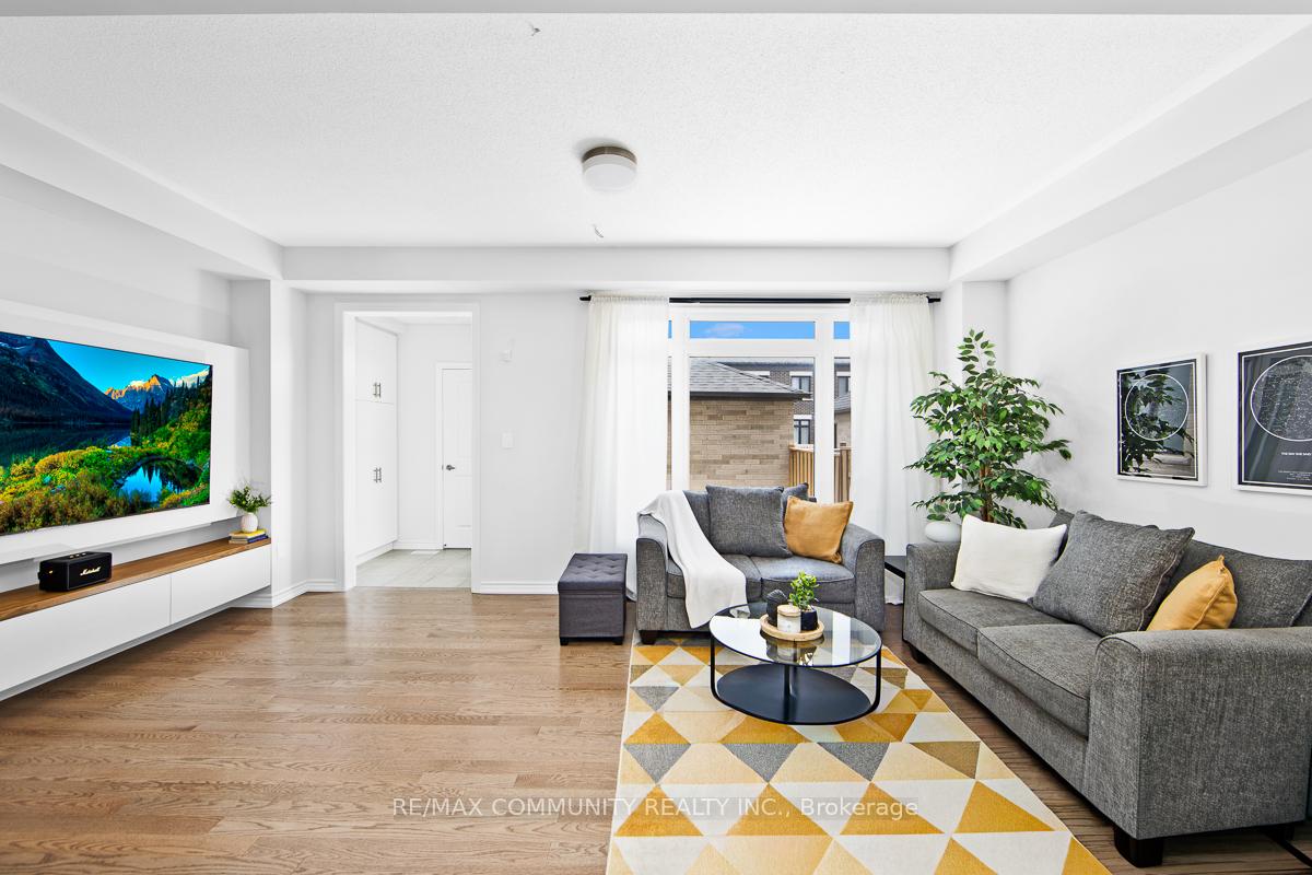Photo 9 of 10243 Huntington Road, Vaughan, Kleinburg — HOMEH