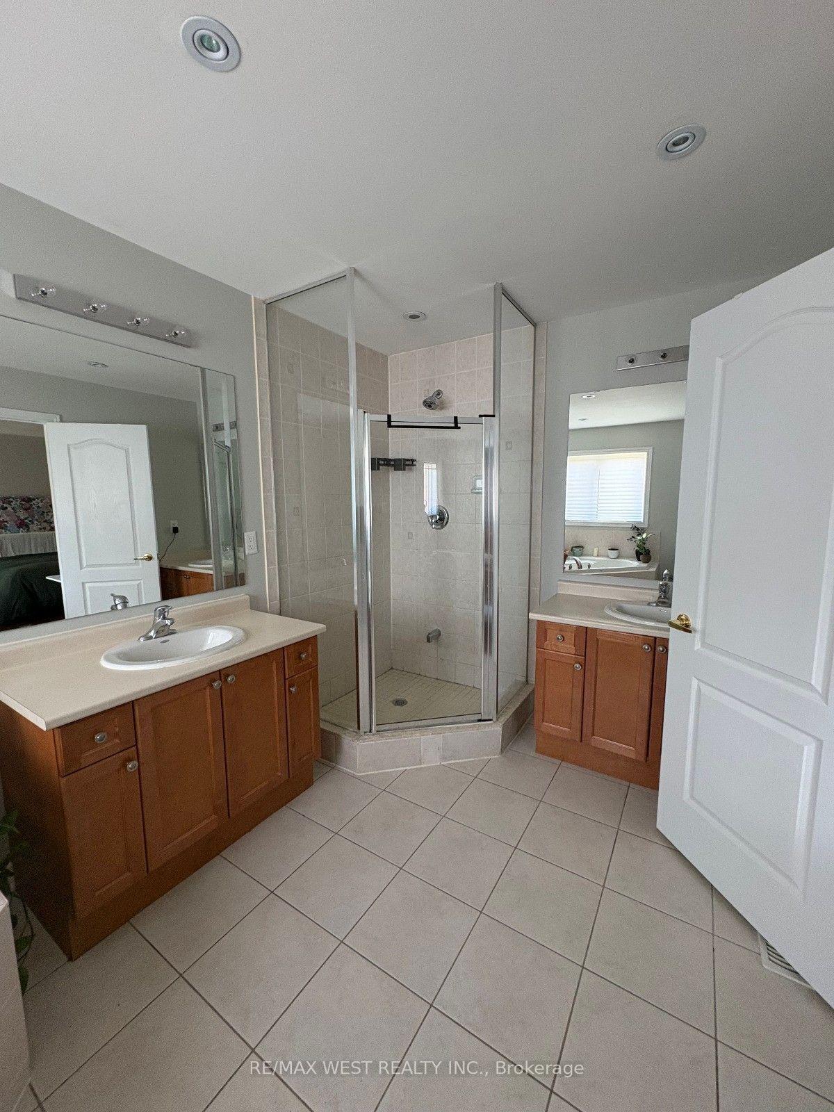 Photo 10 of 8 Callalily Road, Brampton, Northwest Sandalwood Parkway — HOMEH