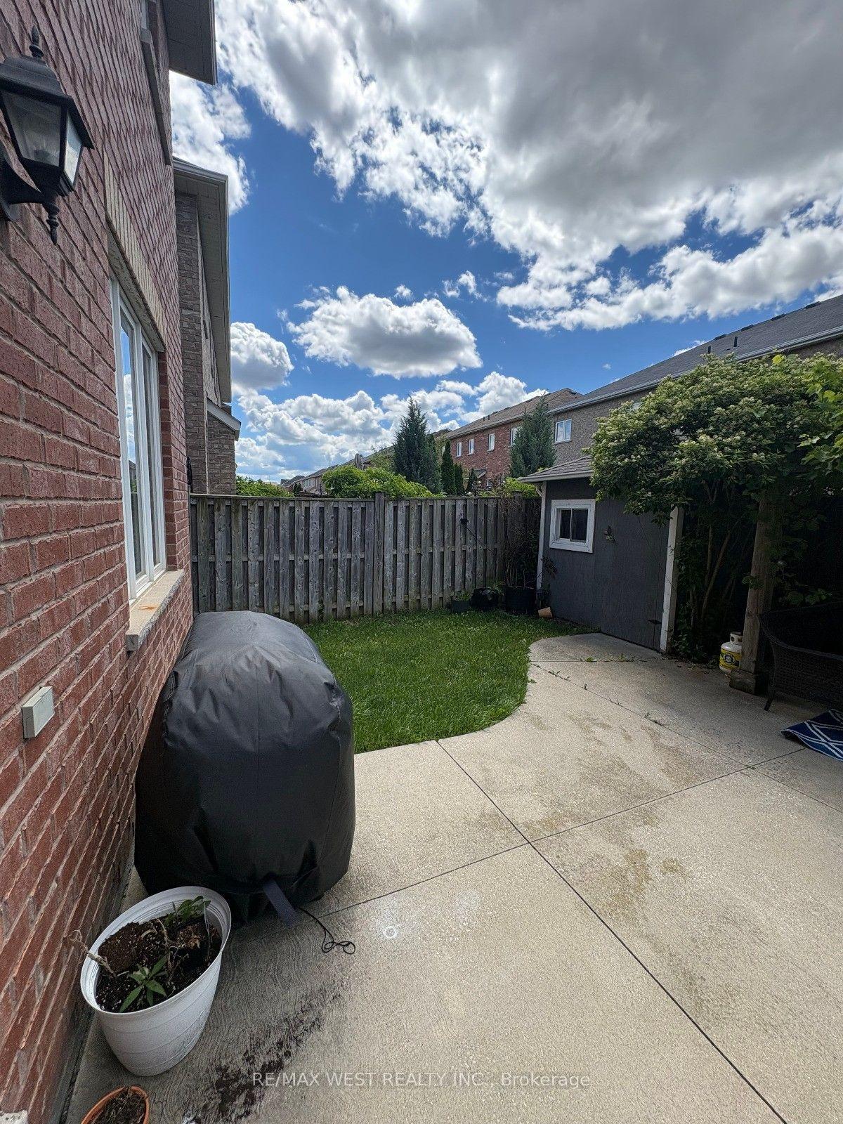 Photo 16 of 8 Callalily Road, Brampton, Northwest Sandalwood Parkway — HOMEH
