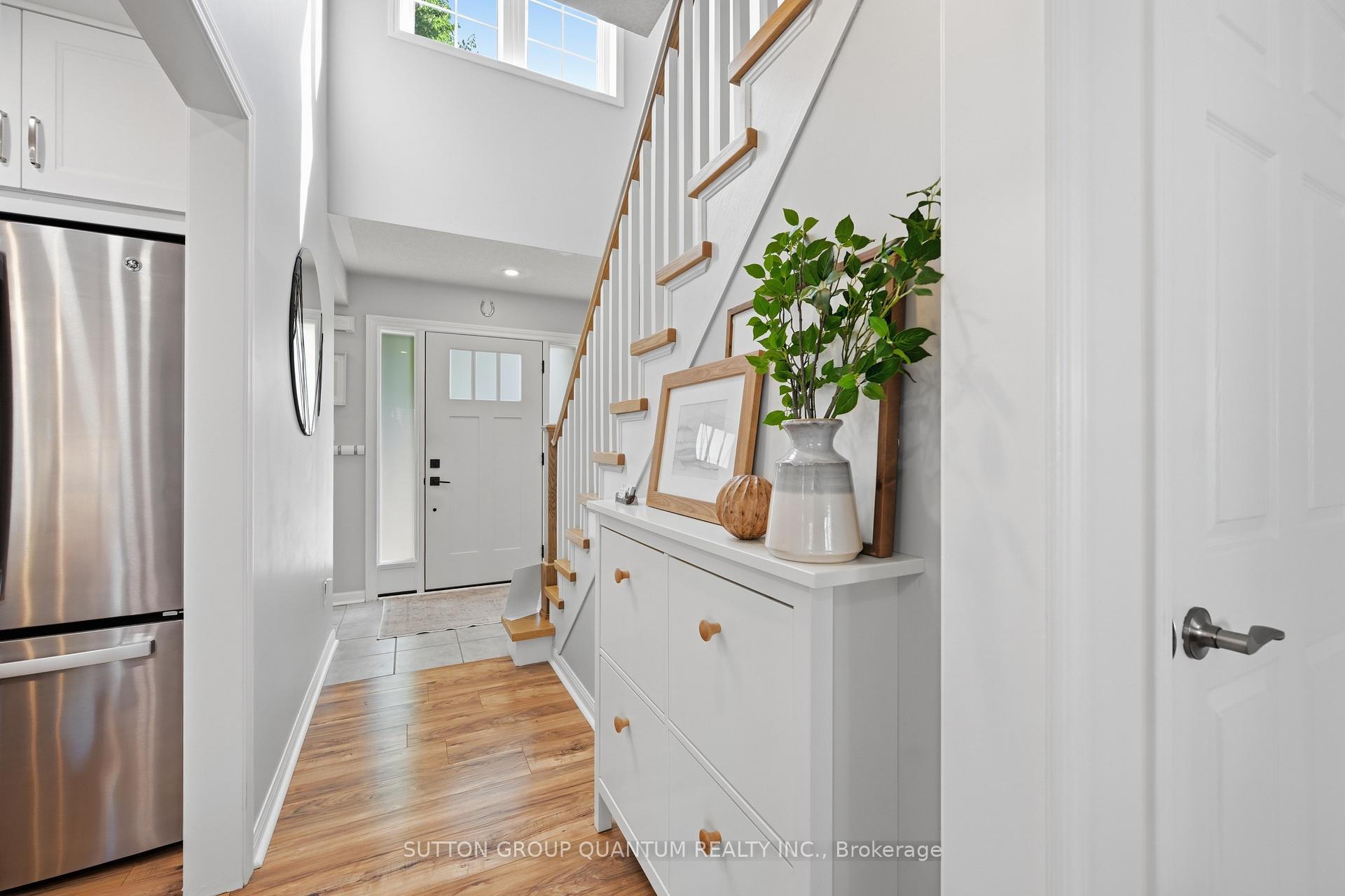 Photo 3 of 2245 Kenneth Crescent, Burlington, Orchard — HOMEH