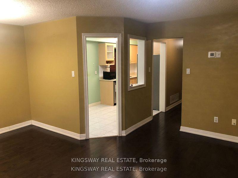 Photo 2 of 722 Four Winds Way, Mississauga, Hurontario — HOMEH