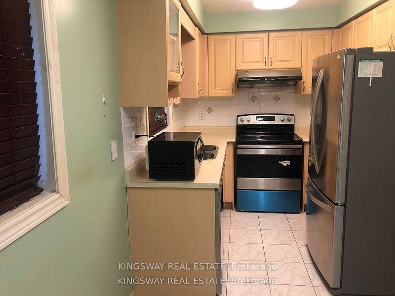 Photo 7 of 722 Four Winds Way, Mississauga, Hurontario — HOMEH