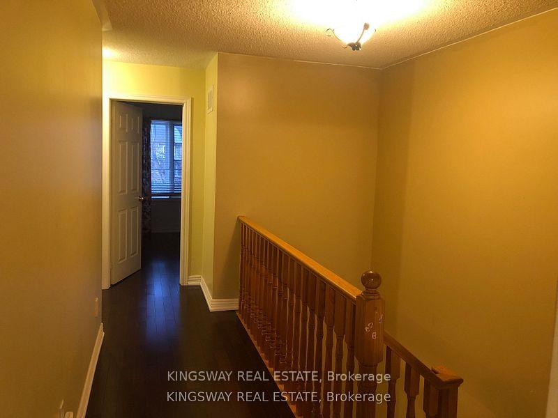 Photo 11 of 722 Four Winds Way, Mississauga, Hurontario — HOMEH