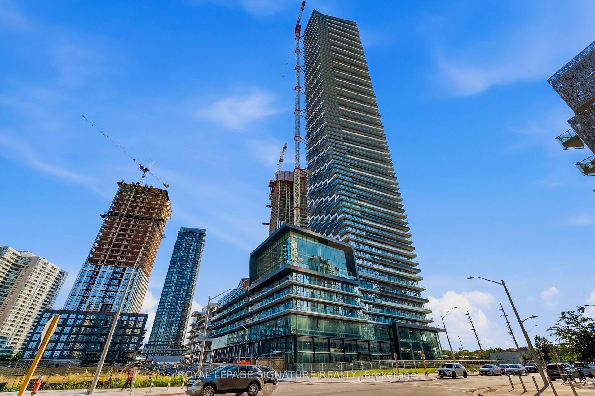 Front of Unit 4606, 448 Burnhamthorpe Road W