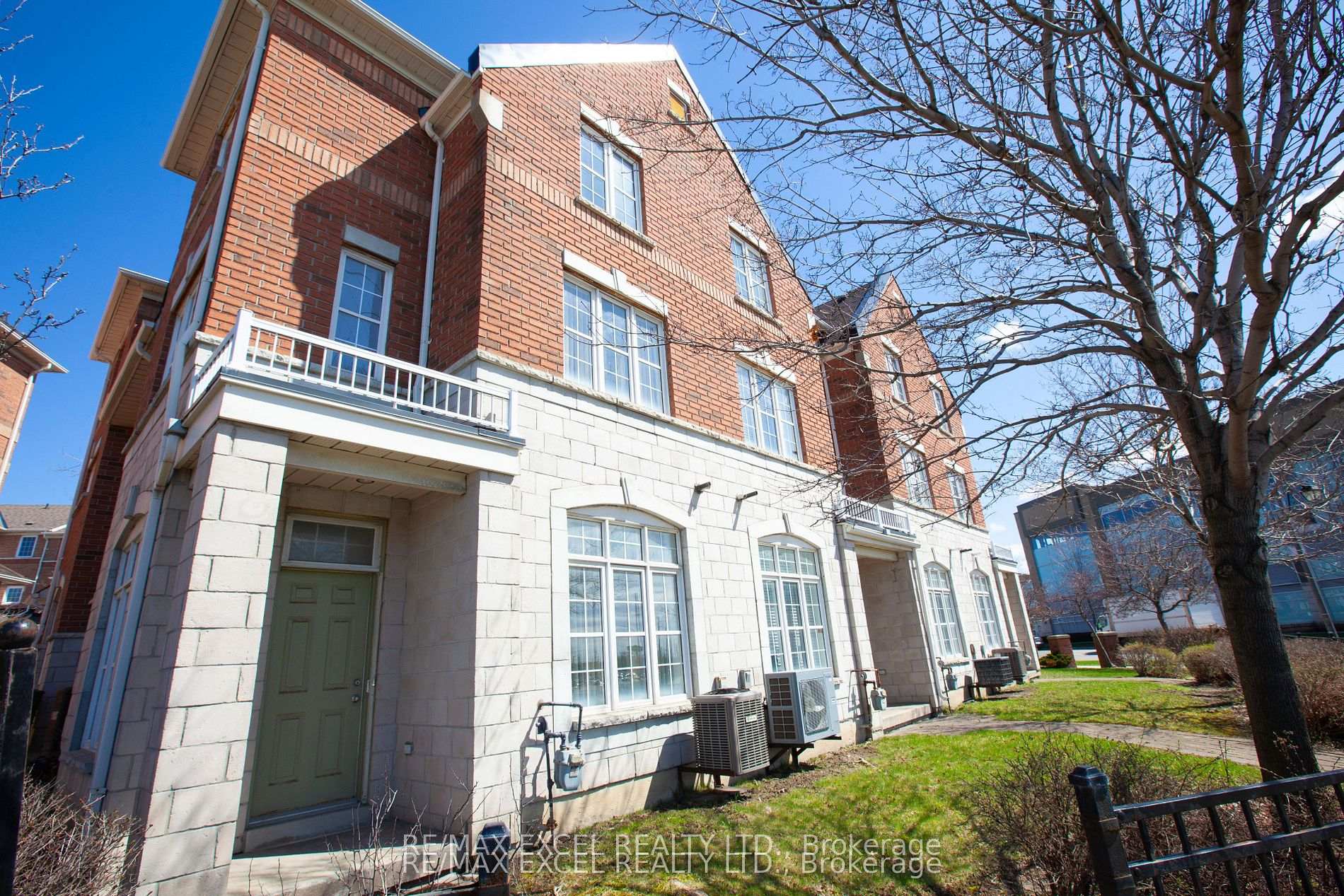 Photo 3 of 14 Woltner Way, Markham, Village Green-South Unionville — HOMEH
