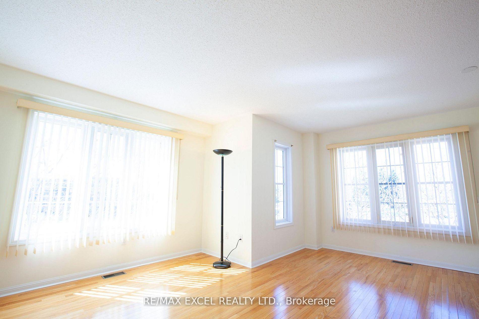 Photo 8 of 14 Woltner Way, Markham, Village Green-South Unionville — HOMEH