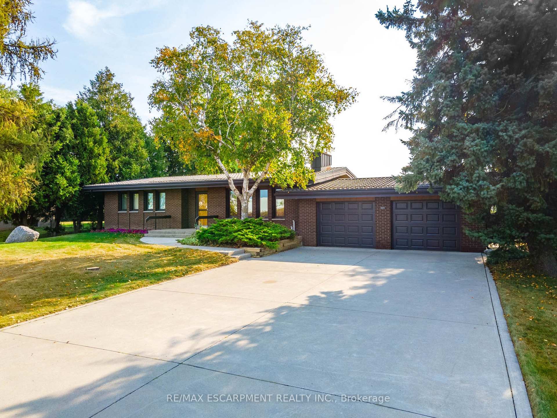 Photo 2 of 515 Trinity Church Road, Hamilton, Rural Glanbrook — HOMEH