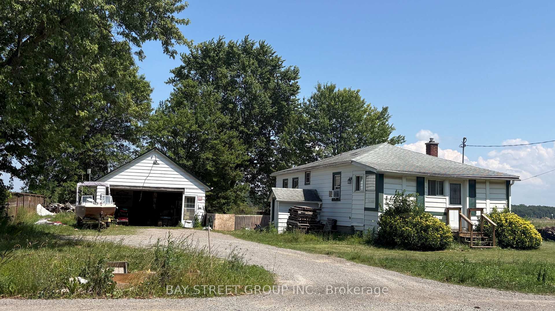 Photo 2 of 9044 Sodom Road, Niagara Falls, Chippawa — HOMEH