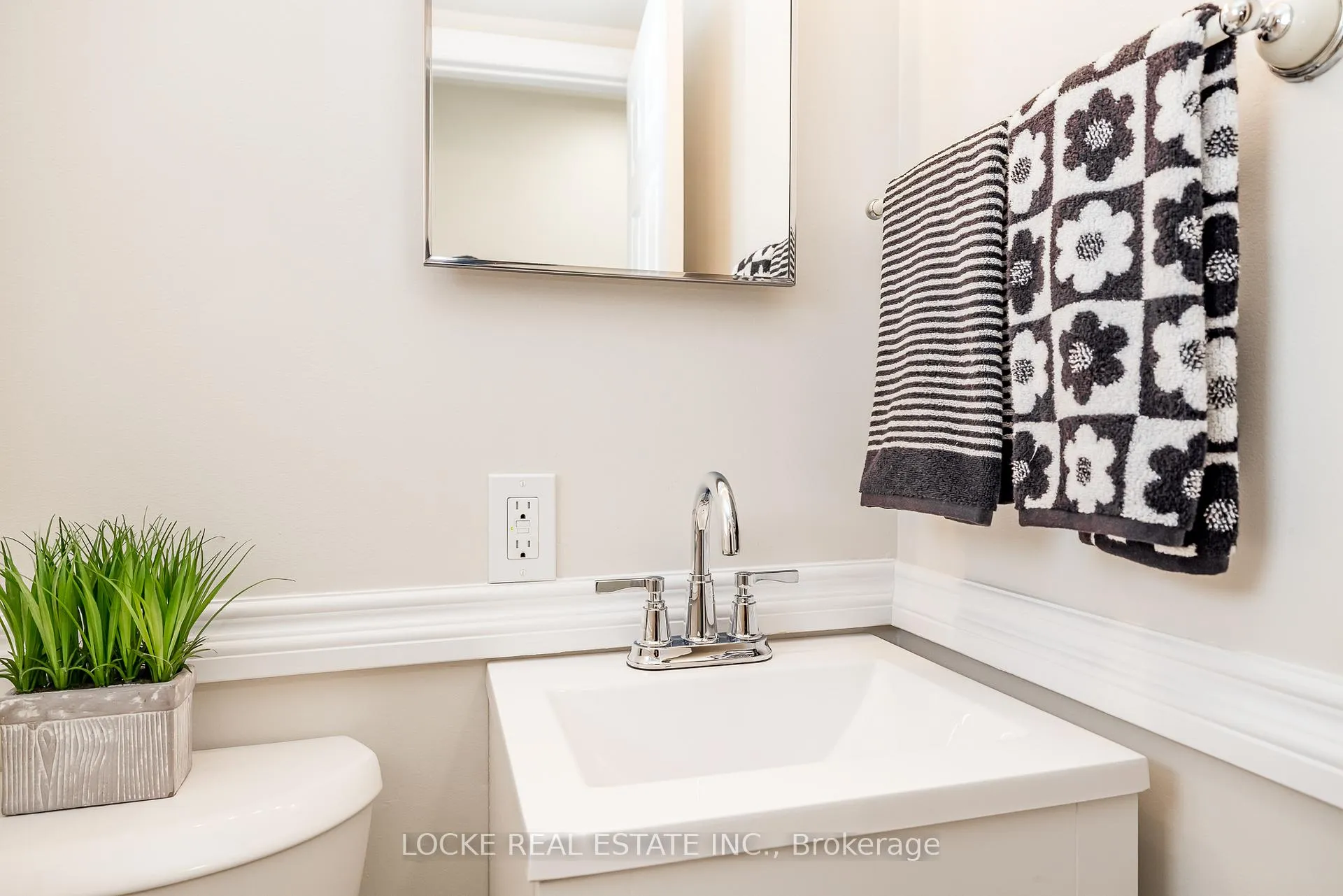 Photo 20 of Unit 22, 550 Straby Avenue, Ottawa, Overbrook/Castle Heights — HOMEH