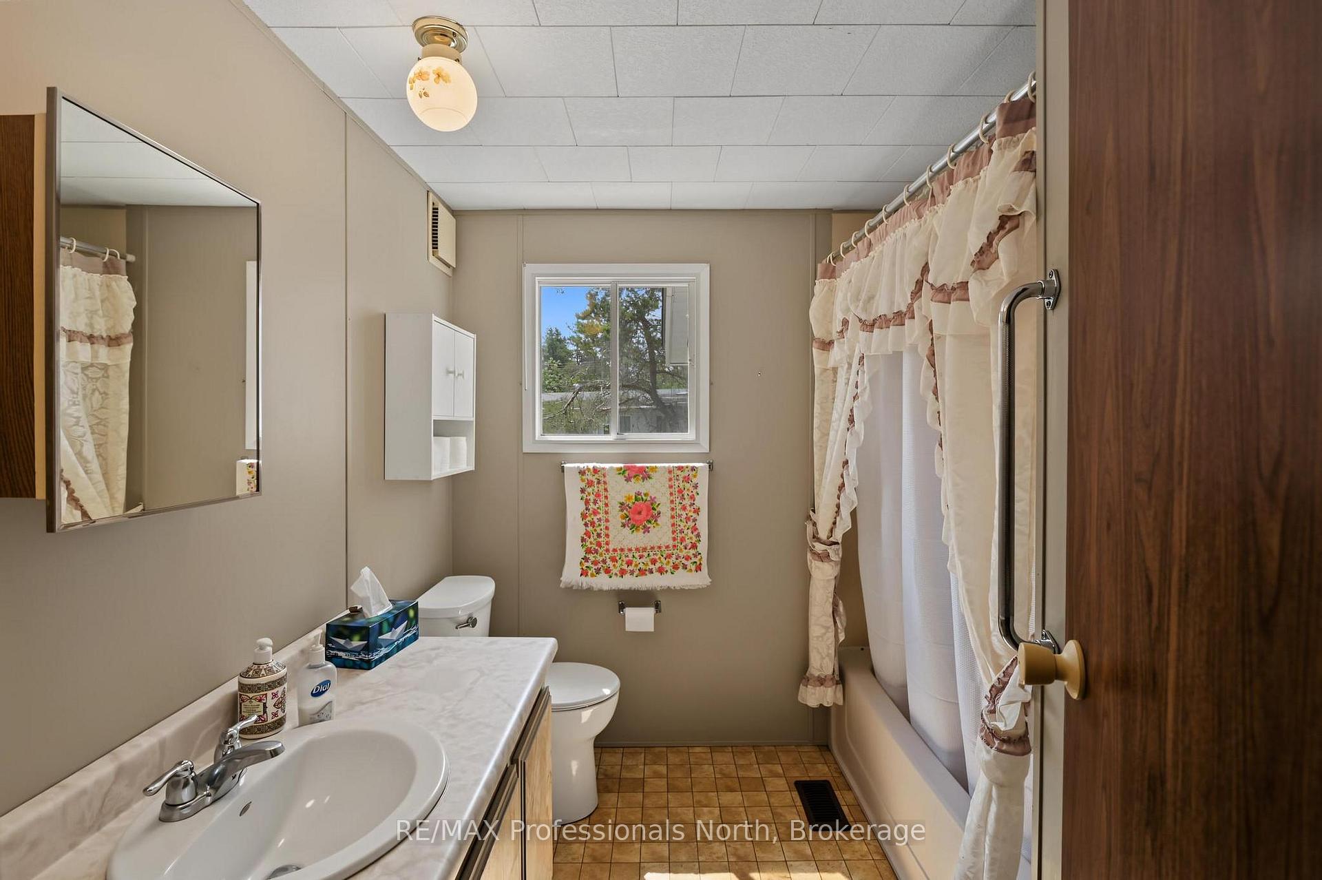 Photo 18 of 1084 Seventh Lane, Minden Hills, Lutterworth — HOMEH