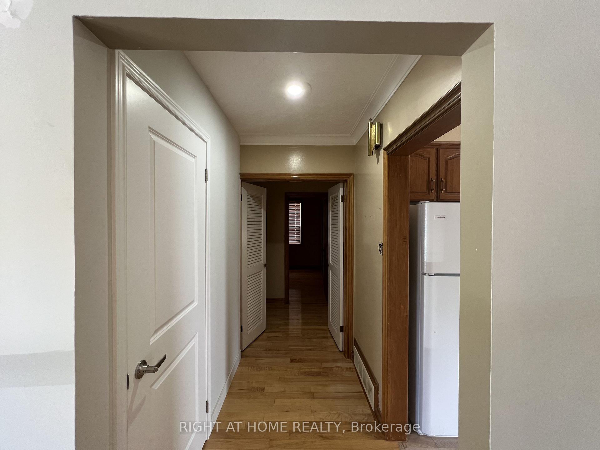 Photo 10 of Unit Main Floor, 9 Dewlane Drive, North York, Newtonbrook West — HOMEH