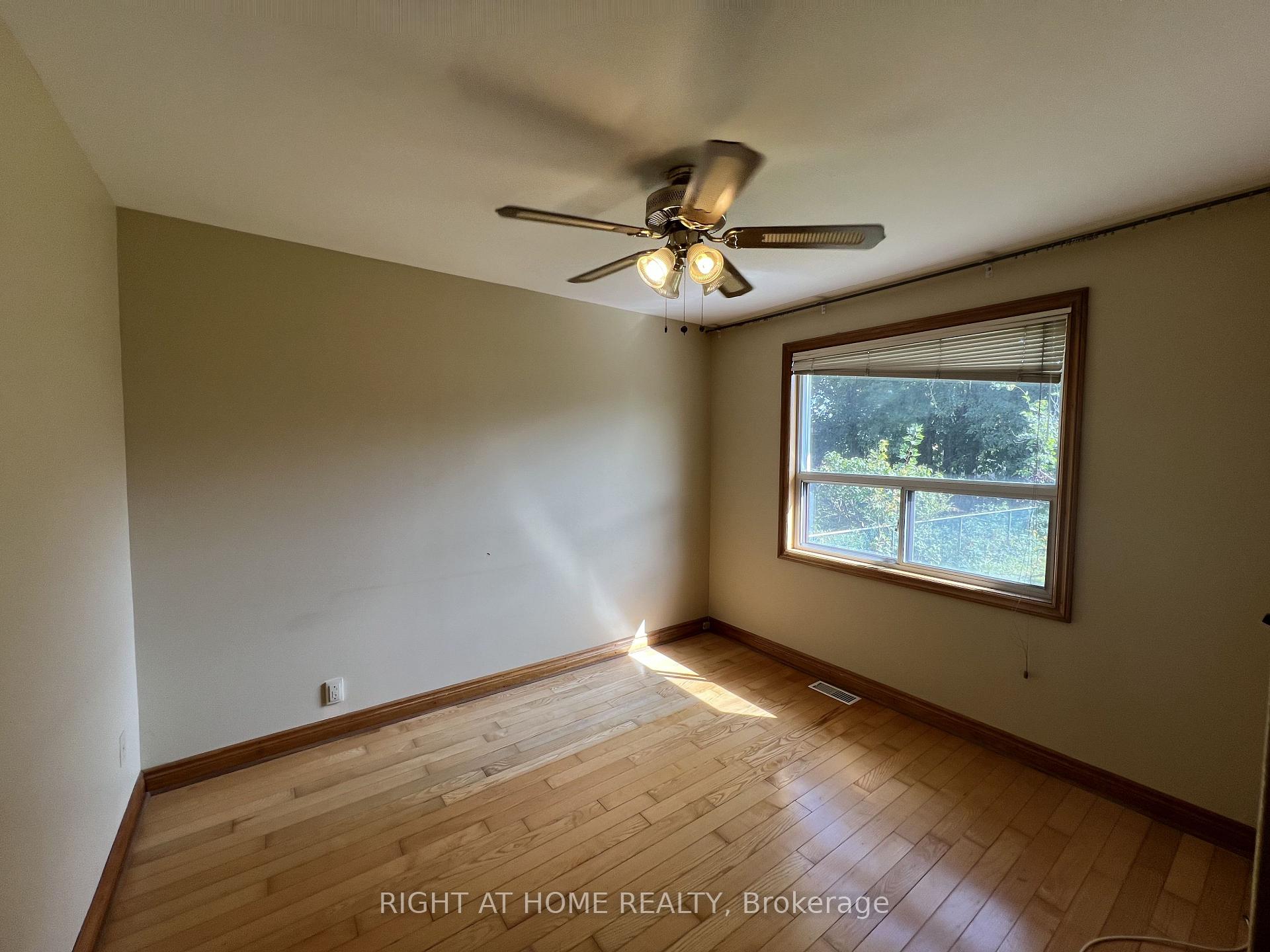 Photo 11 of Unit Main Floor, 9 Dewlane Drive, North York, Newtonbrook West — HOMEH
