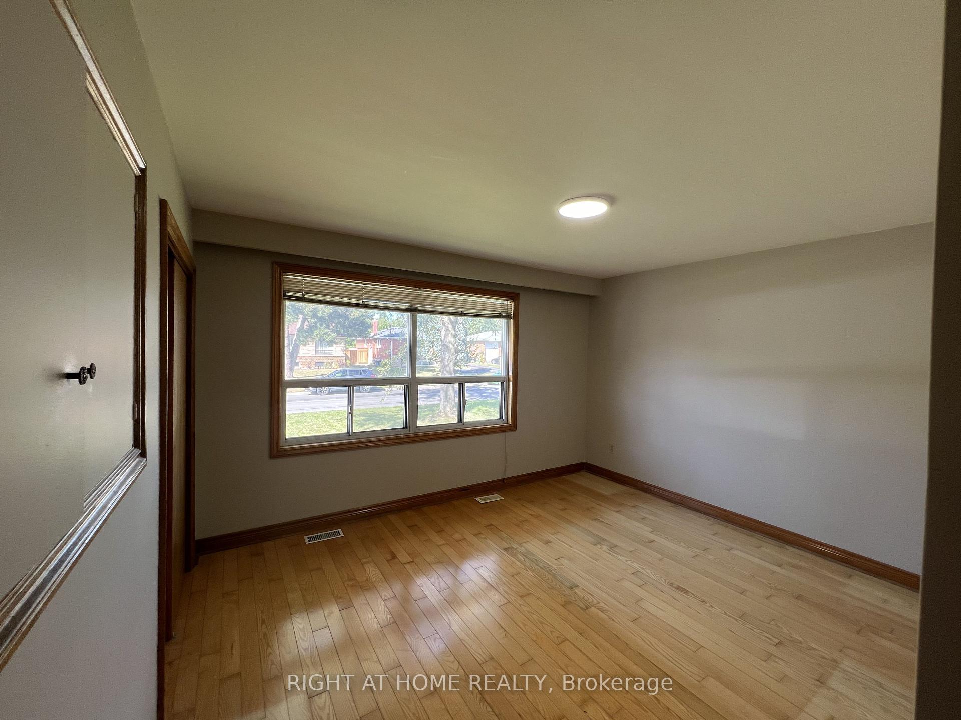 Photo 13 of Unit Main Floor, 9 Dewlane Drive, North York, Newtonbrook West — HOMEH