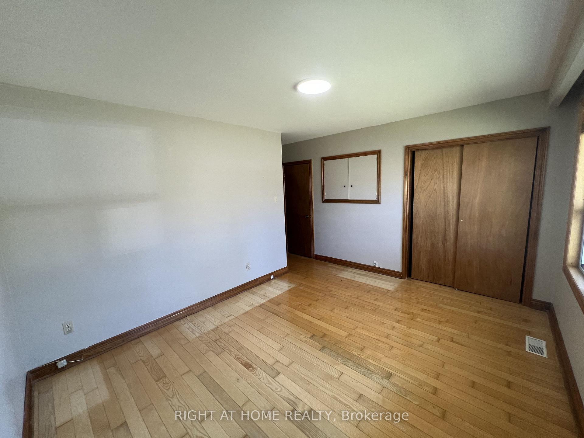 Photo 14 of Unit Main Floor, 9 Dewlane Drive, North York, Newtonbrook West — HOMEH