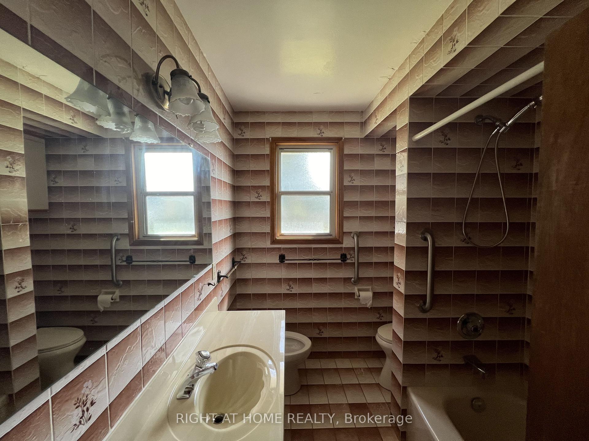 Photo 15 of Unit Main Floor, 9 Dewlane Drive, North York, Newtonbrook West — HOMEH